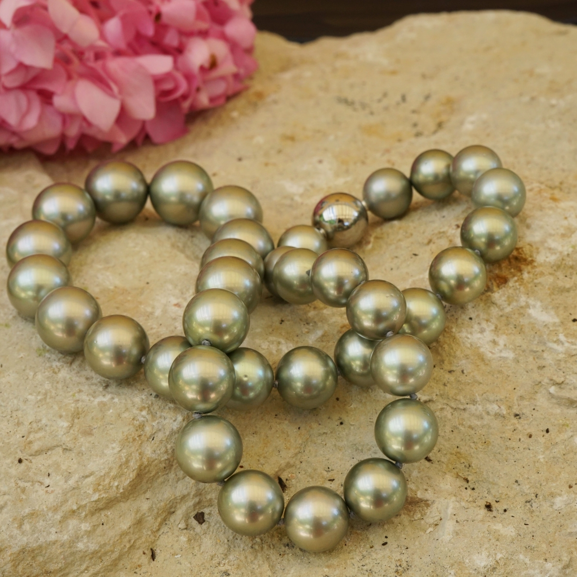 Tahiti Zucht Perl Collier AAA+ Grau Grünlich 13,3-10,2 mm rund verlaufend