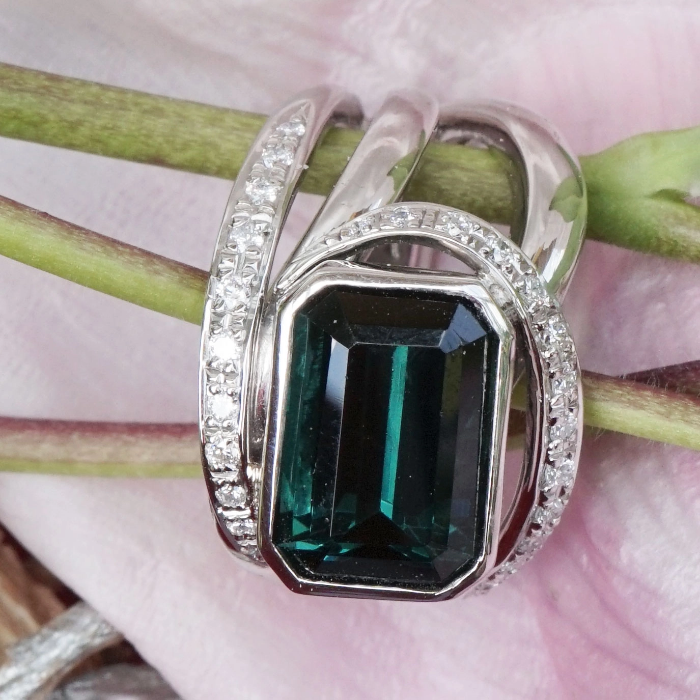 Ring 4.40ct 0.26ct COOL Indigo GREEN W/ VS 900 Platinum