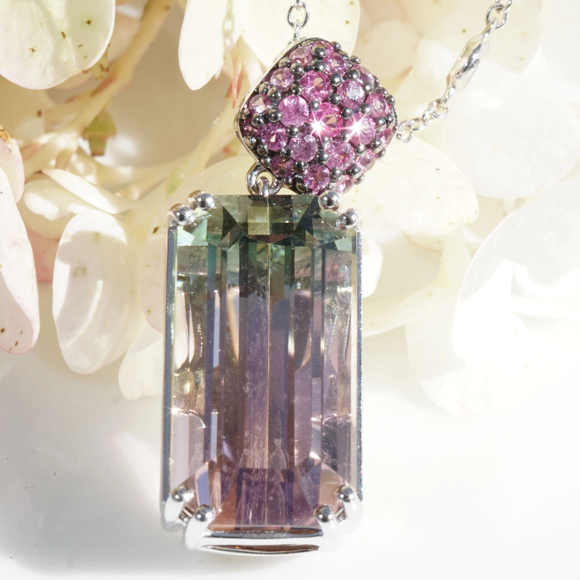 TOP Tourmaline Saphire Brilliant Pendant in 750 White Gold green-pink bicolor 12.57 ct Afghanistan