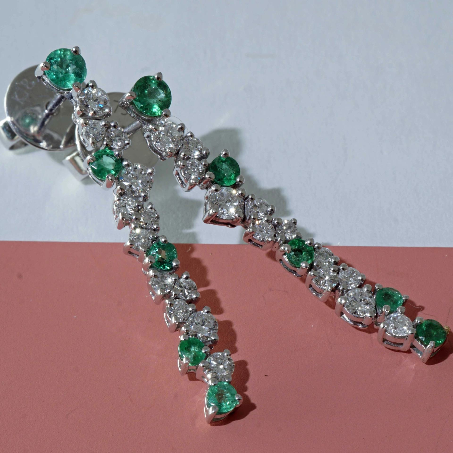 Emerald Brilliant Earrings 18 kt White Gold...for a glorious Appearance