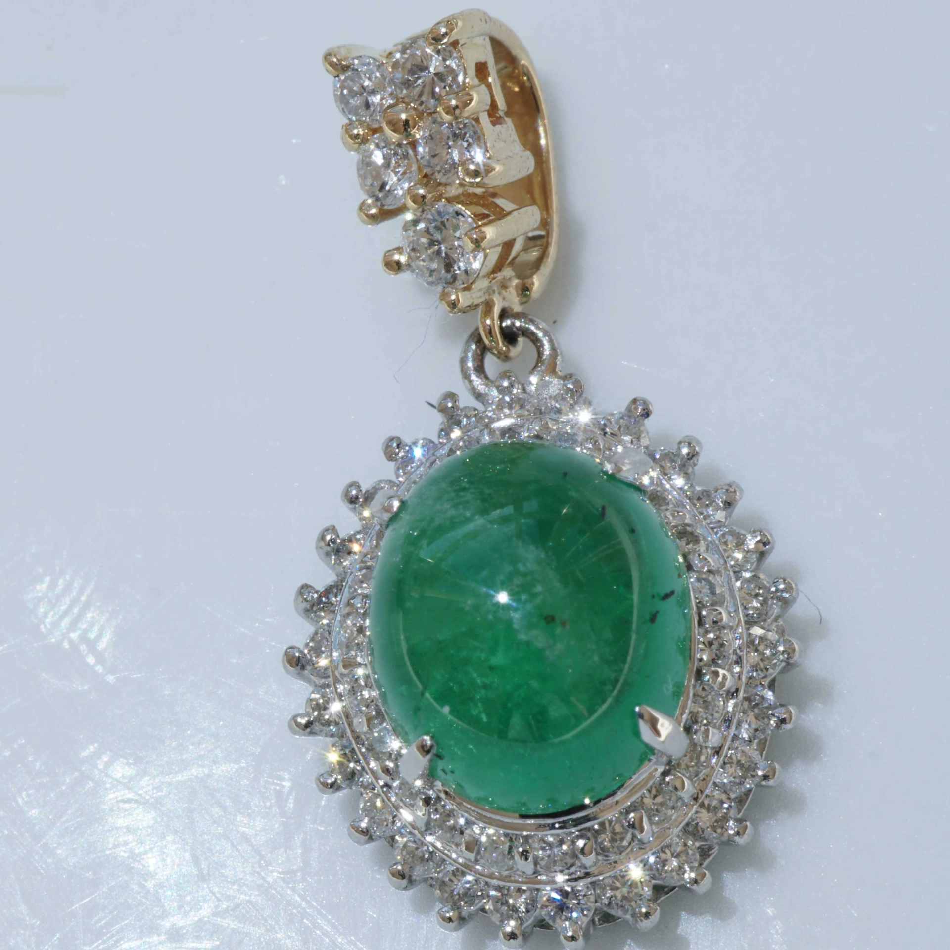 Emerald Brilliant Pendant in so bright Color 3.24 ct 0.50 ct TW VS Platinium 18 kt Gold