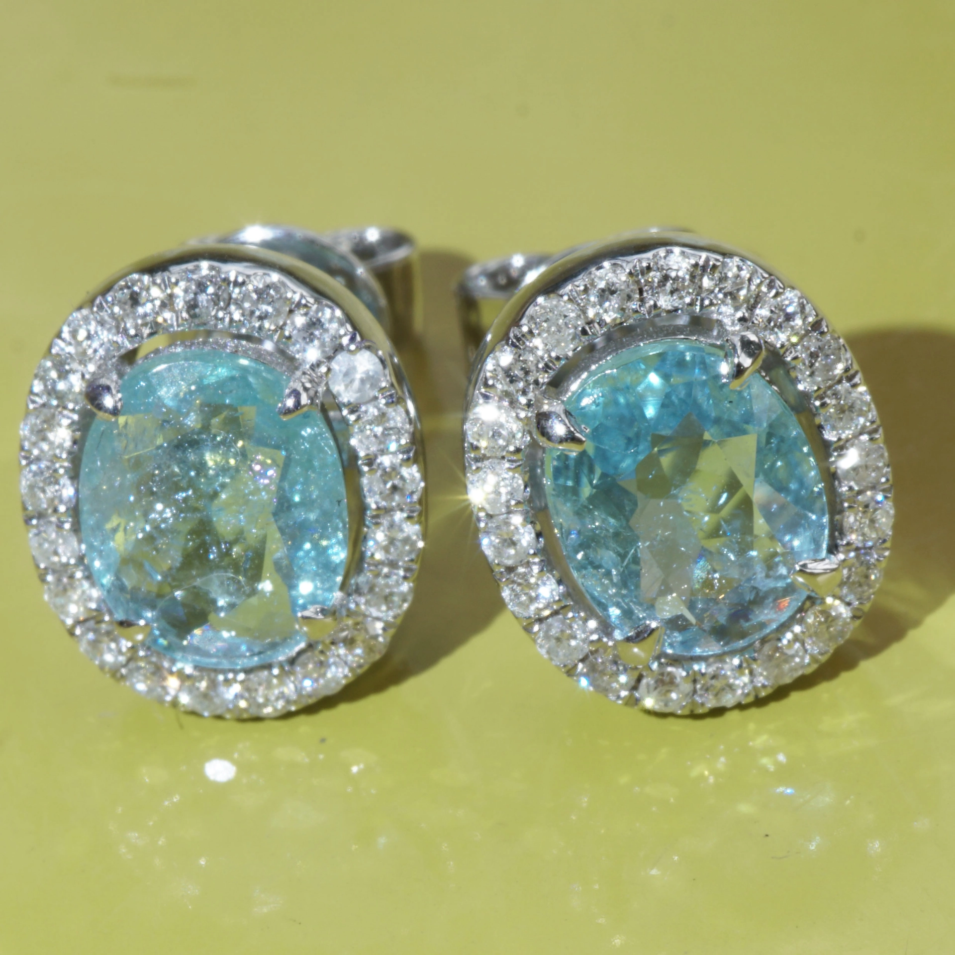 Paraiba Tourmaline Earstuds AAA 18 kt White Gold with Brilliants