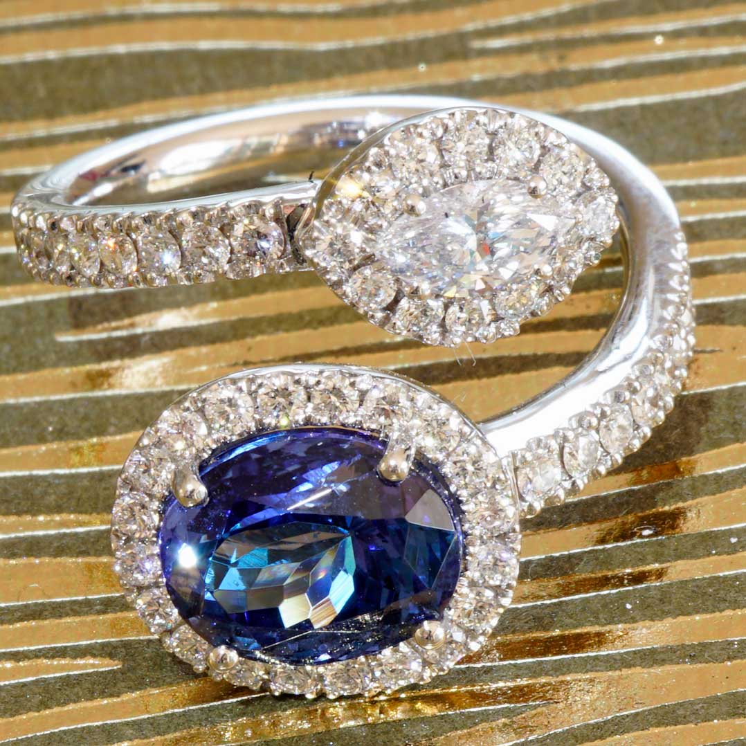 Tanzanite Brilliant Ring 18 kt White Gold Twin Design 1.06 ct with Navette
