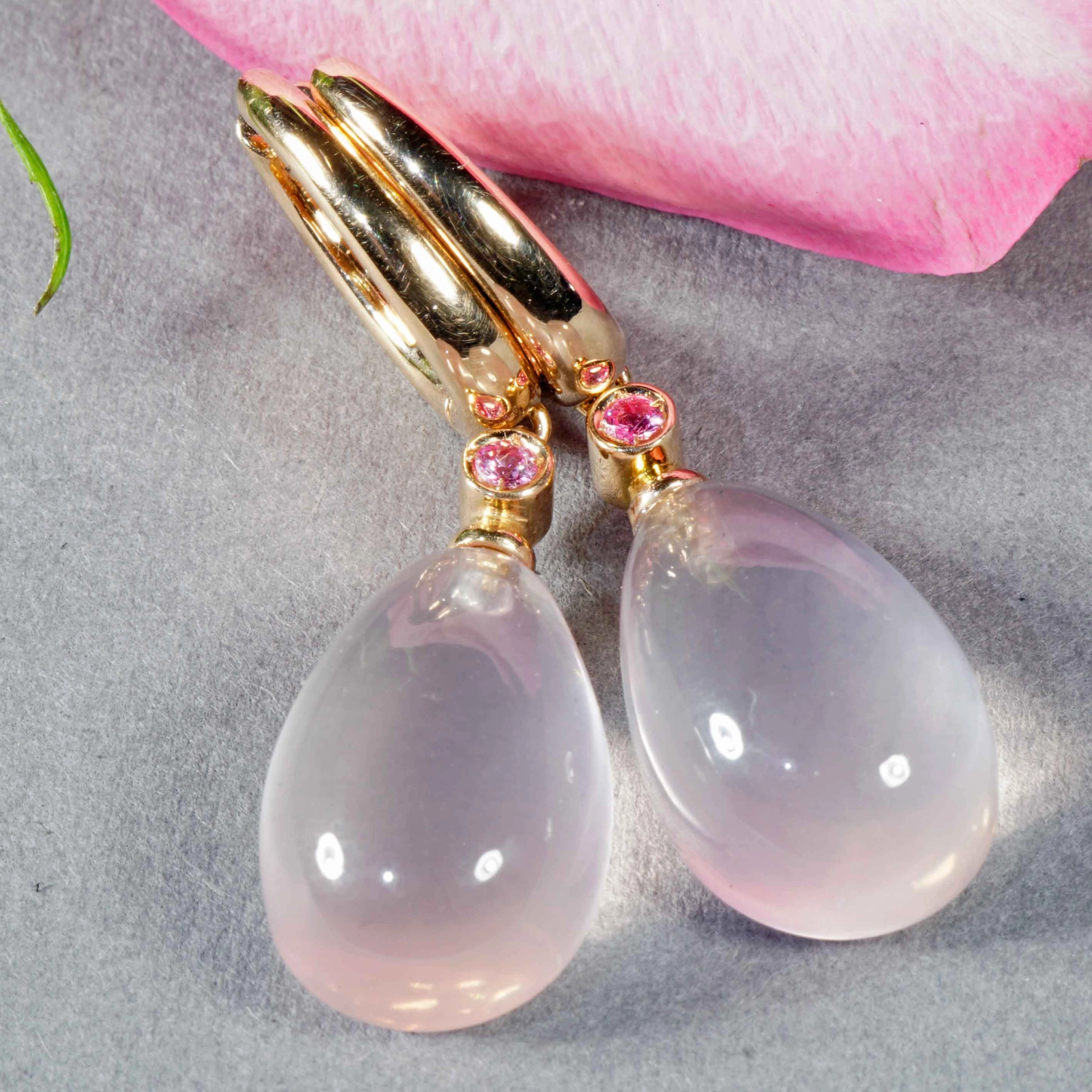Rosequartz and pink Saphire ...ideal Kombination for modern Earrings made in Italy