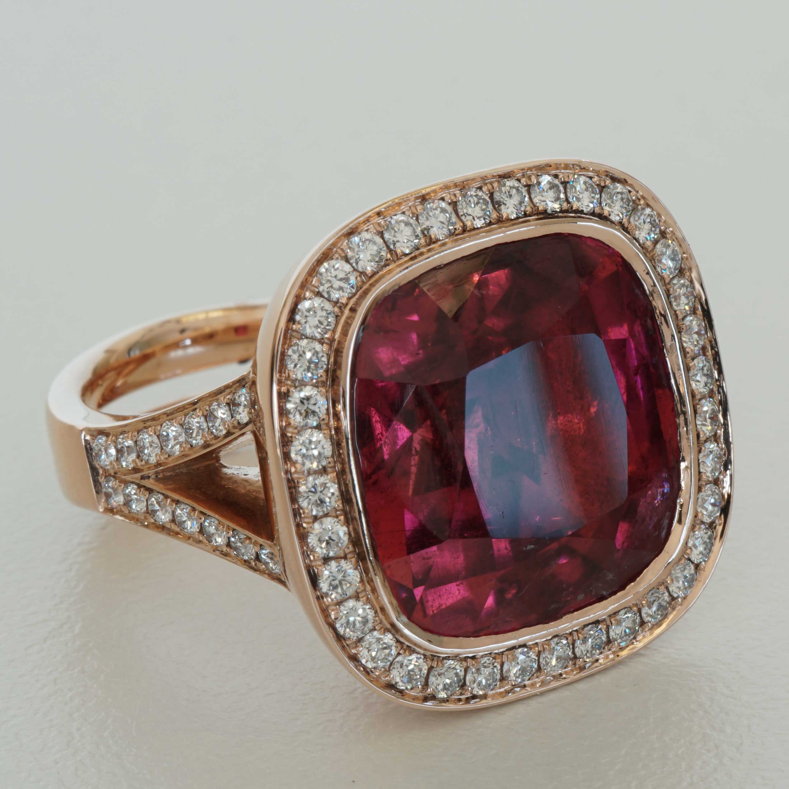 Rare Rubellite Brilliant Ring from Afghanistan 23.10 ct red-pink Exception of Luminosity AAA+