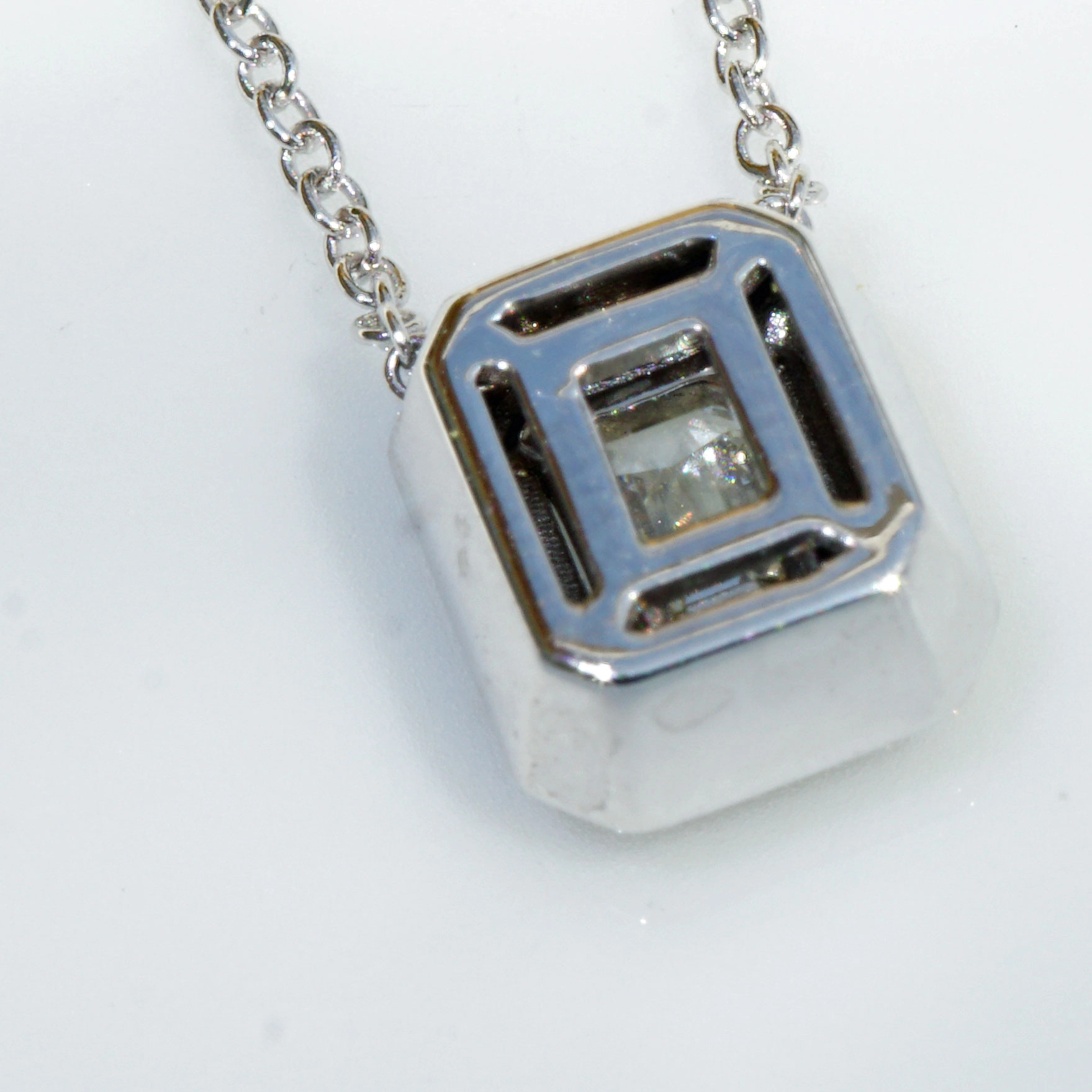 Diamond Emeraldcut Necklace GIA Certificate 0.30 ct River E VVS 18kt Whitegold