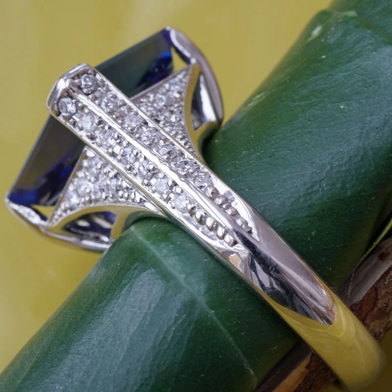 Tansanit-Brillant-Ring-900er-Platin-7.91 ct-0.40 ct