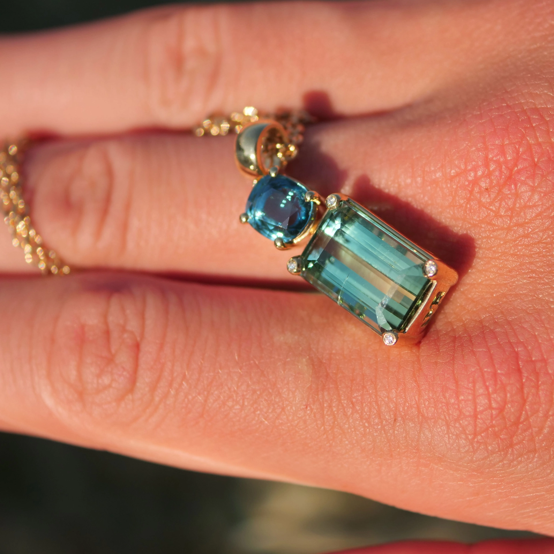 Tourmaline Zirkon Brilliant Pendant in 750 Yellow Gold blue-green Bicolor. 9.60 ct Africa/Congo