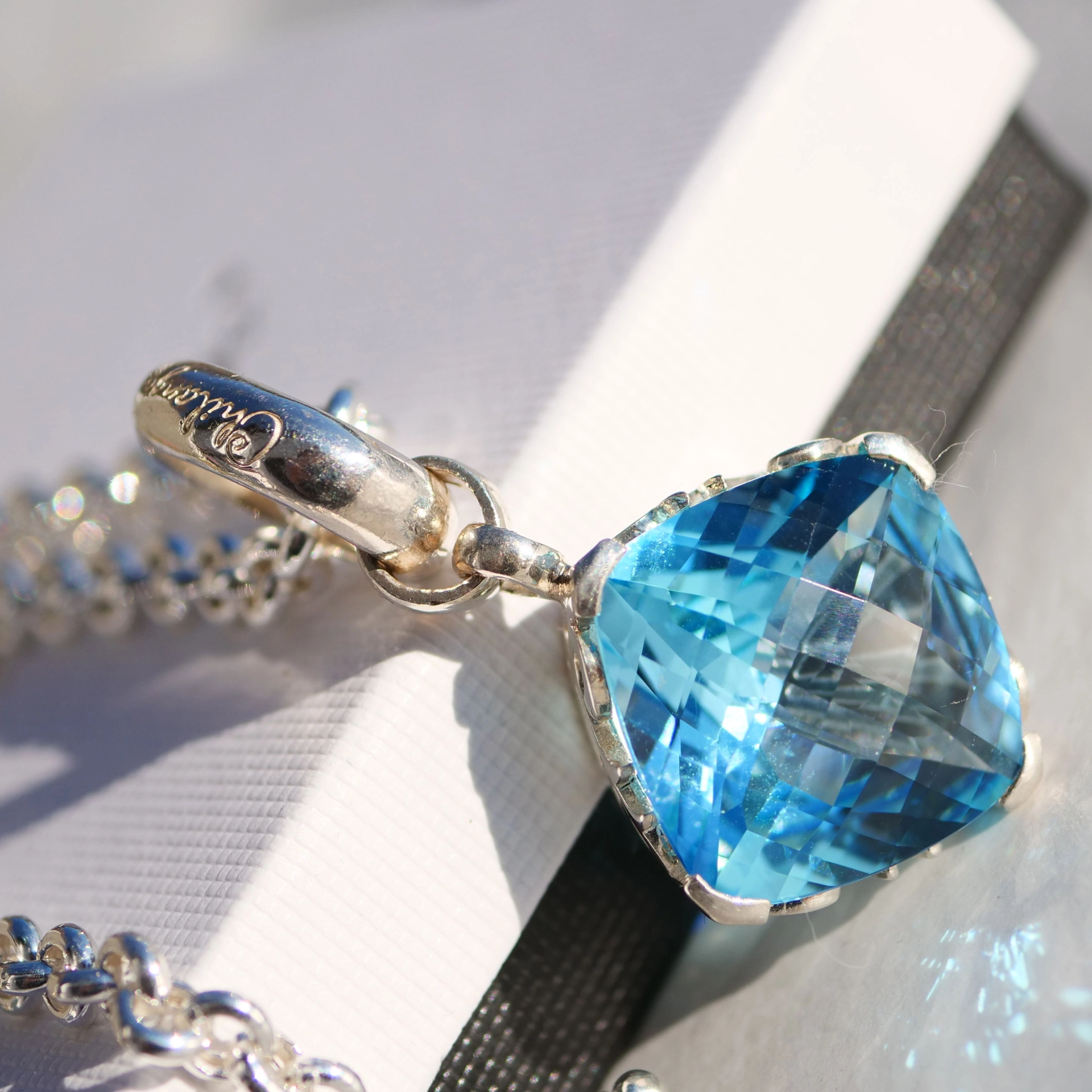 Chilango pendant Sky Topaz Flower 925 silver Prestige Crystal Dreams (treated), signed, with orig. Case