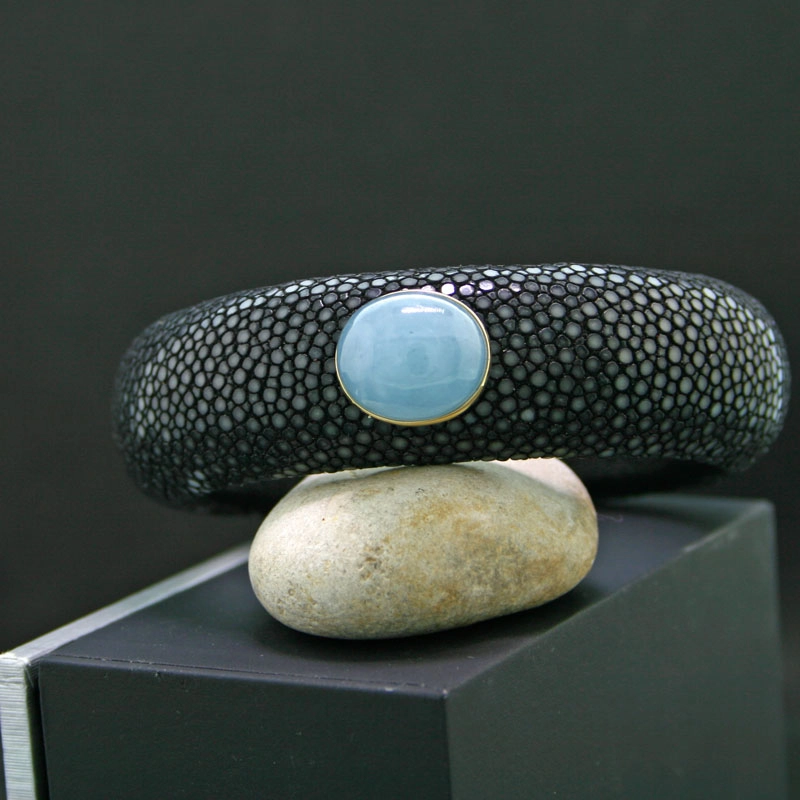 Aquamarin Stingray Bracelet 14 kt Yellow Gold...Sky Blue