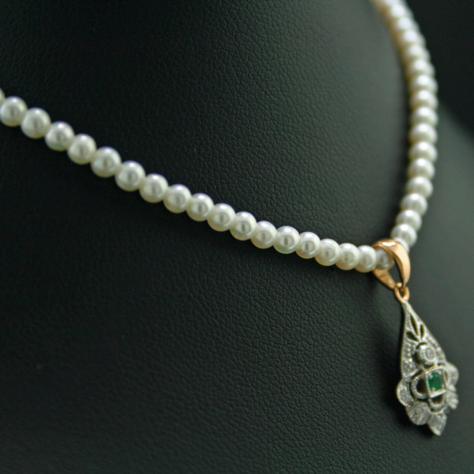 Anhänger mit feinster Akoya-Kette, 375/-RG.