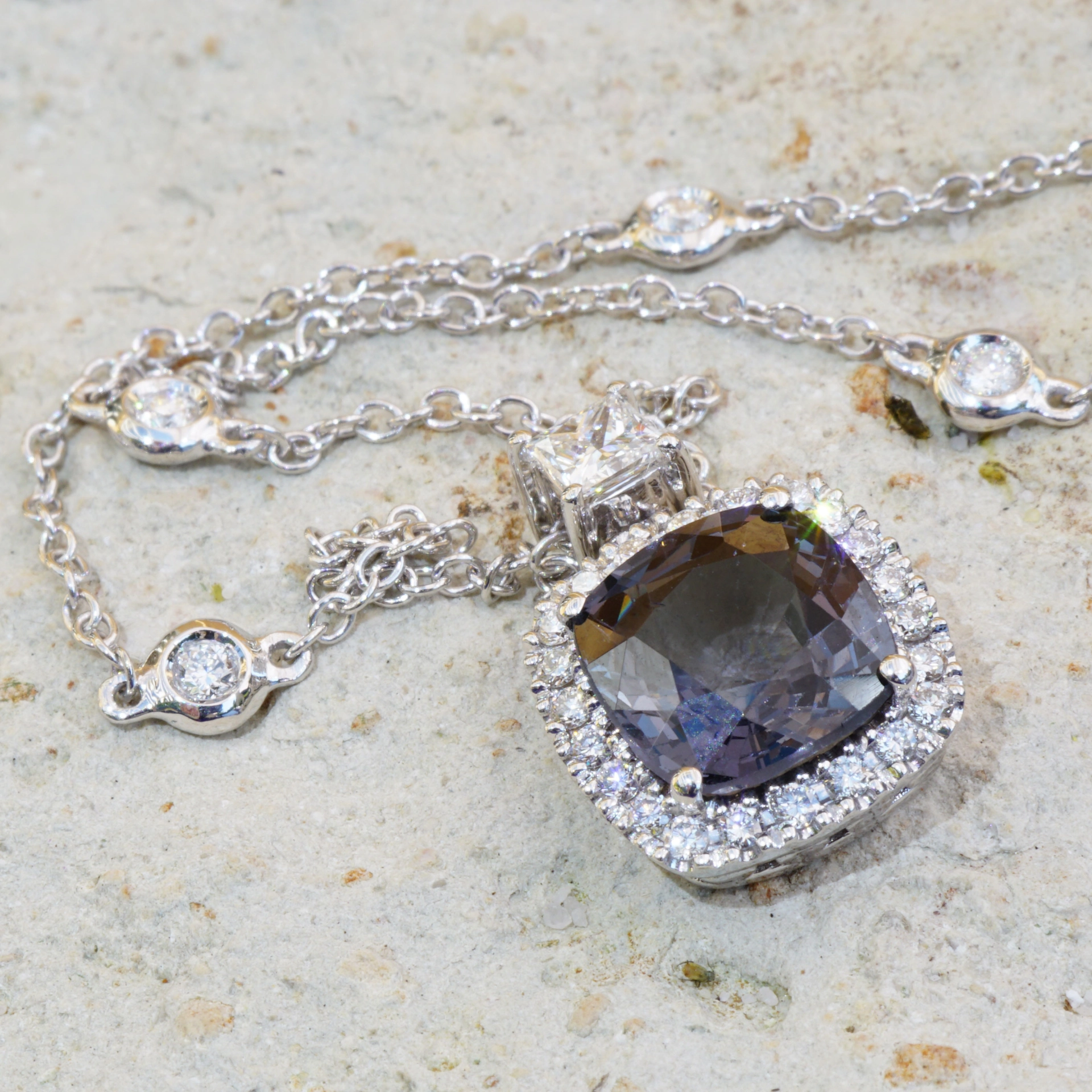 Grey-Blue Spinel Diamond Necklace 2.45 ct AAA+....Great Luminosity 18 kt Whitegold