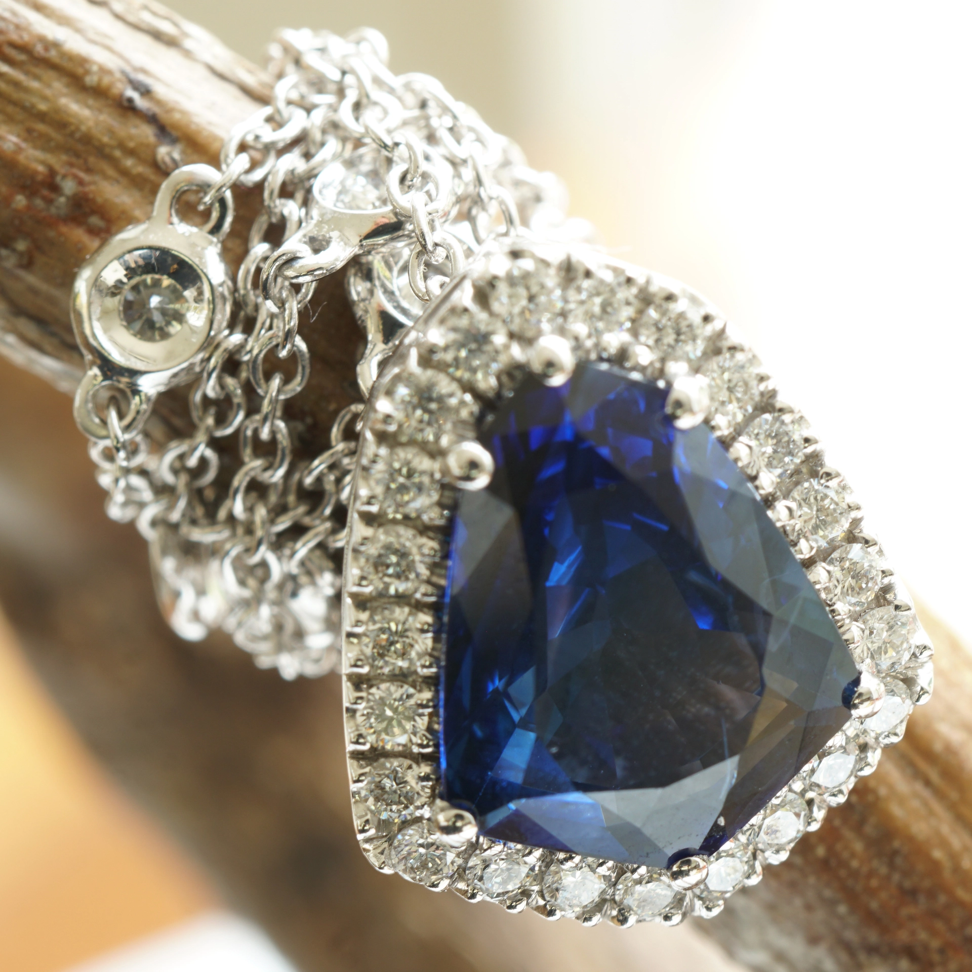 Saphire Diamond Necklace made in Italy.....AAA+ Best Quality 18 kt Whitegold