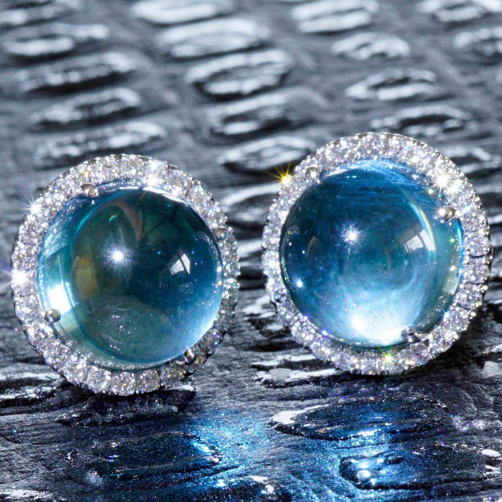 Bluetopas Brilliant Earstuds..deepblue Bubble...18 kt Whitegold....magical World