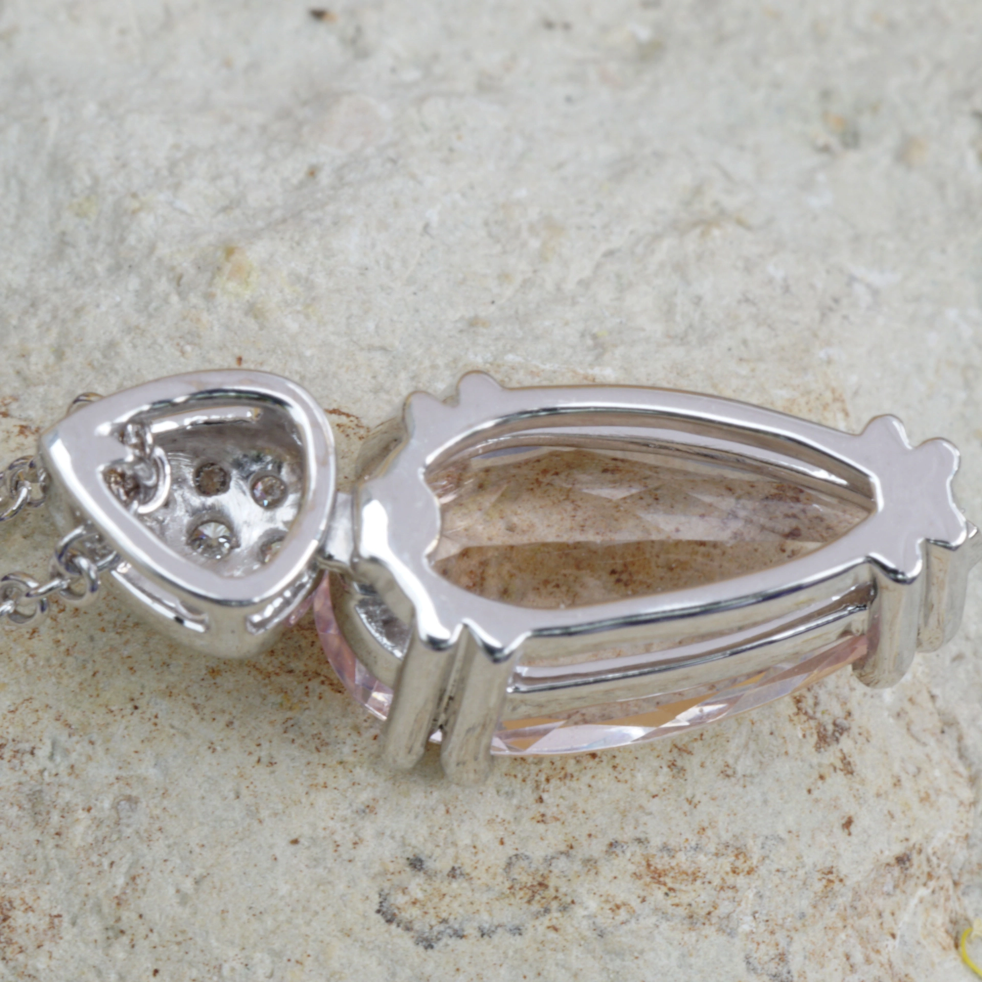 Morganite Diamond Pendant Whitegold 18 kt.....makes you want to get up in the morning