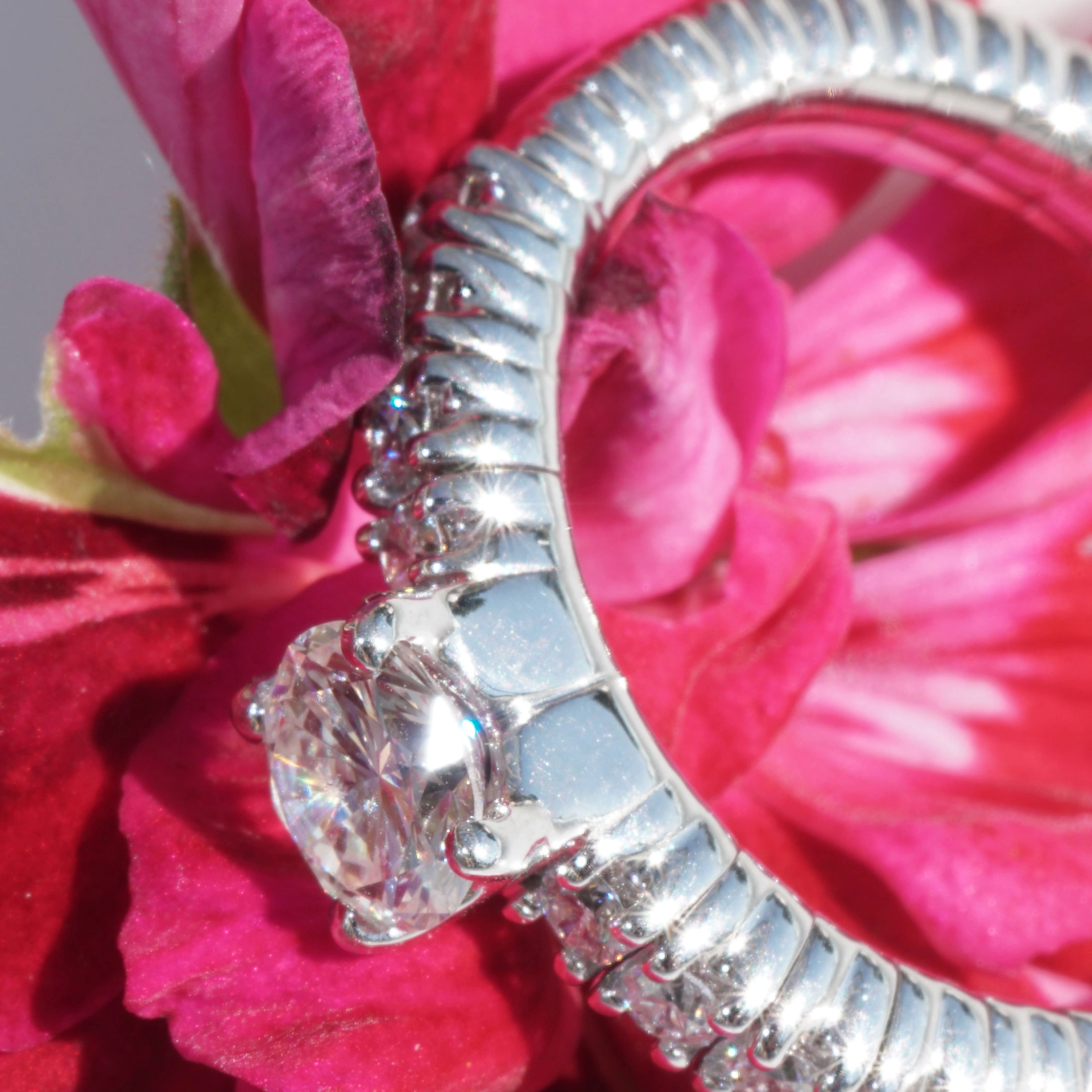Brilliant Ring fexible 0.70 ct White Gold 18 kt Silhouette Bentner made in Germany