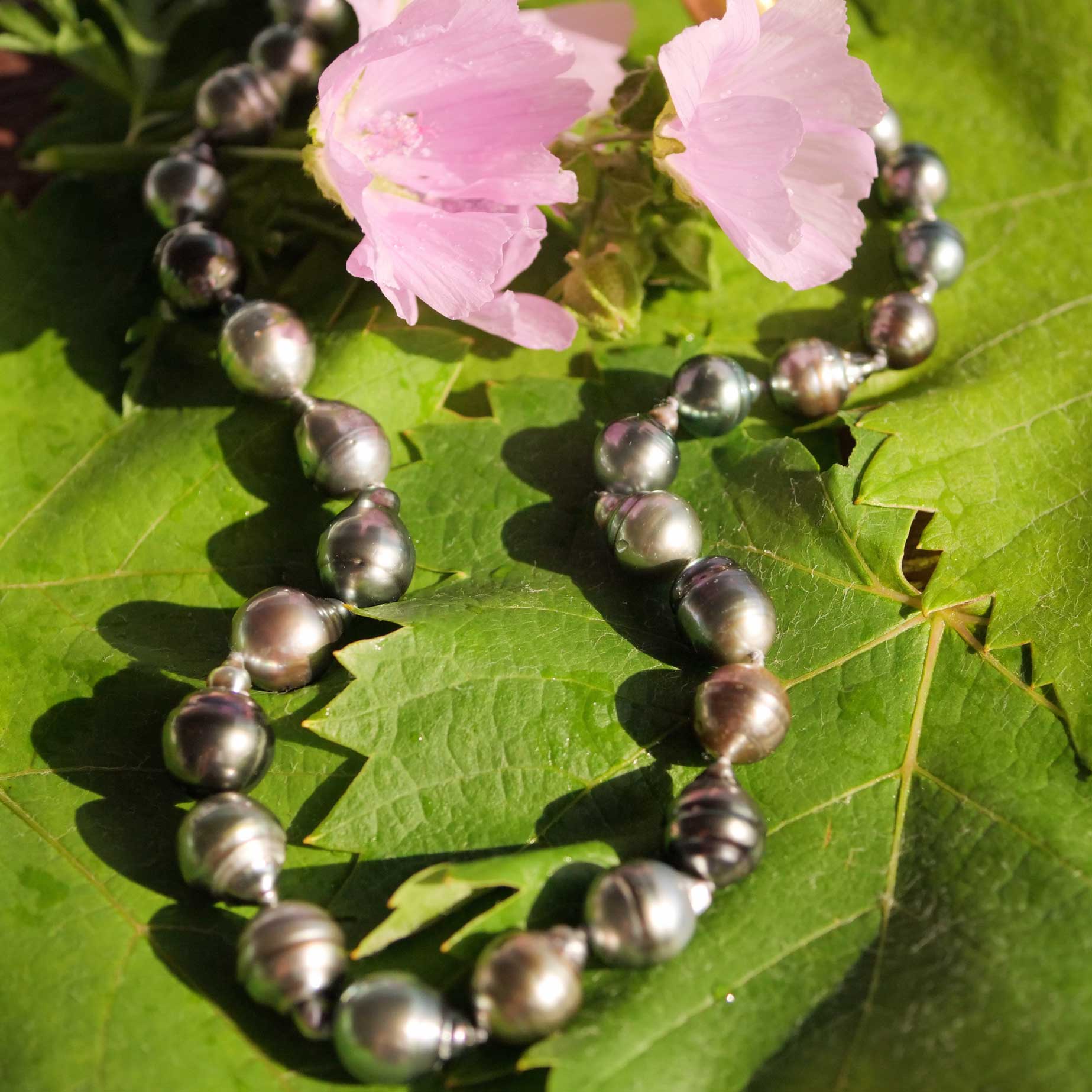 Tahitian cultured pearl necklace 8-11 mm baroque beautiful quality with intense lustre untreated 48 cm long