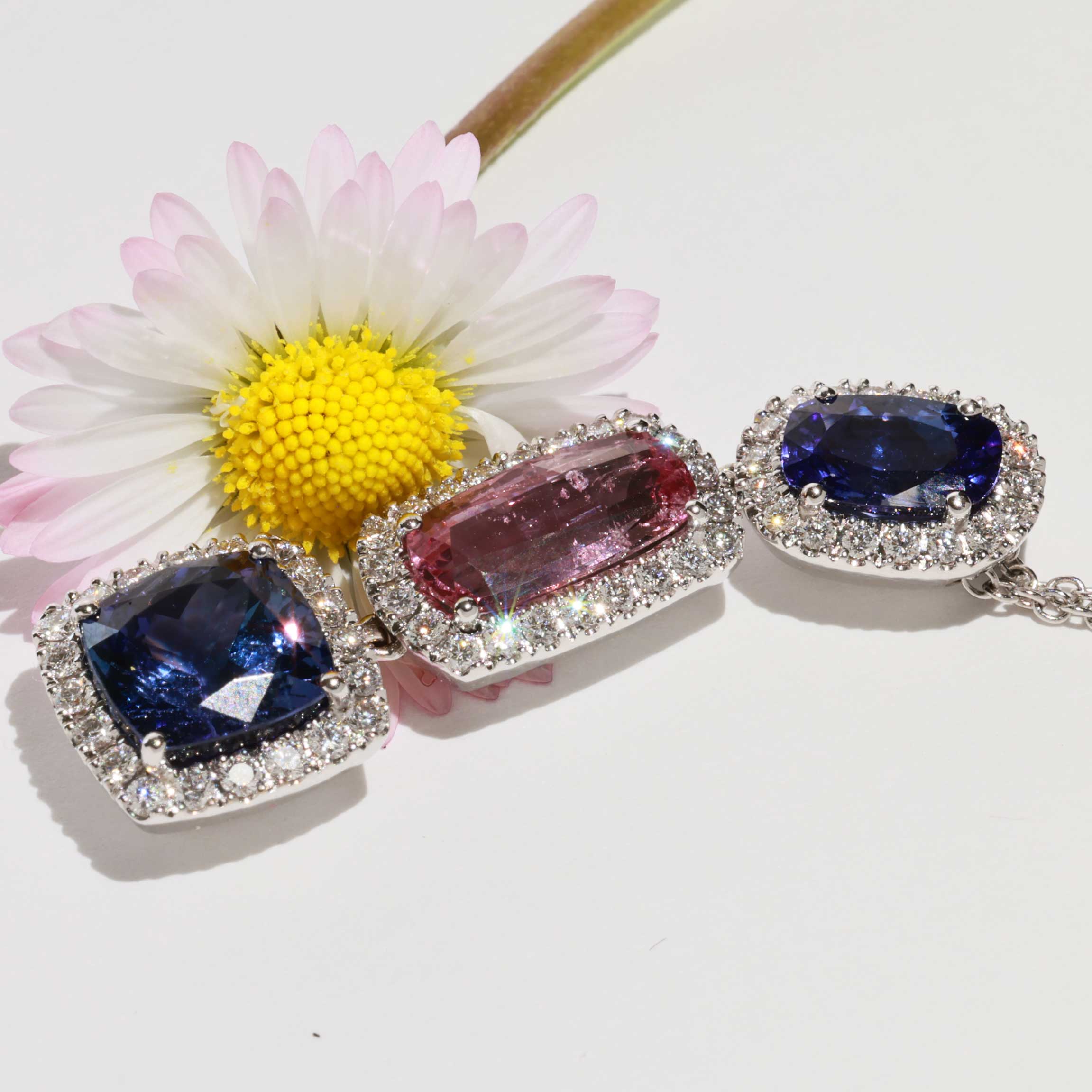 Tanzanite Spinel Brilliant Pendant w. Chain 750 White Gold 6 ct 0.70 AAA+ Blue Lily and Dream Pink