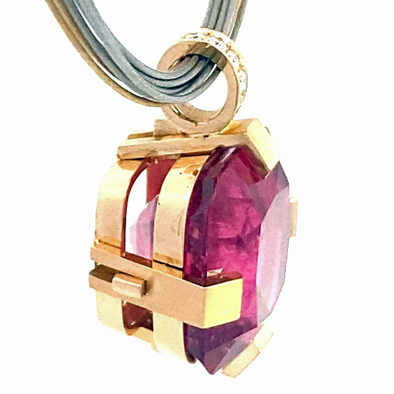 37 Carat Rubellite TOURMALINE Brilliant Pendant in 750 Rose Gold Handmade by Master Craftsman