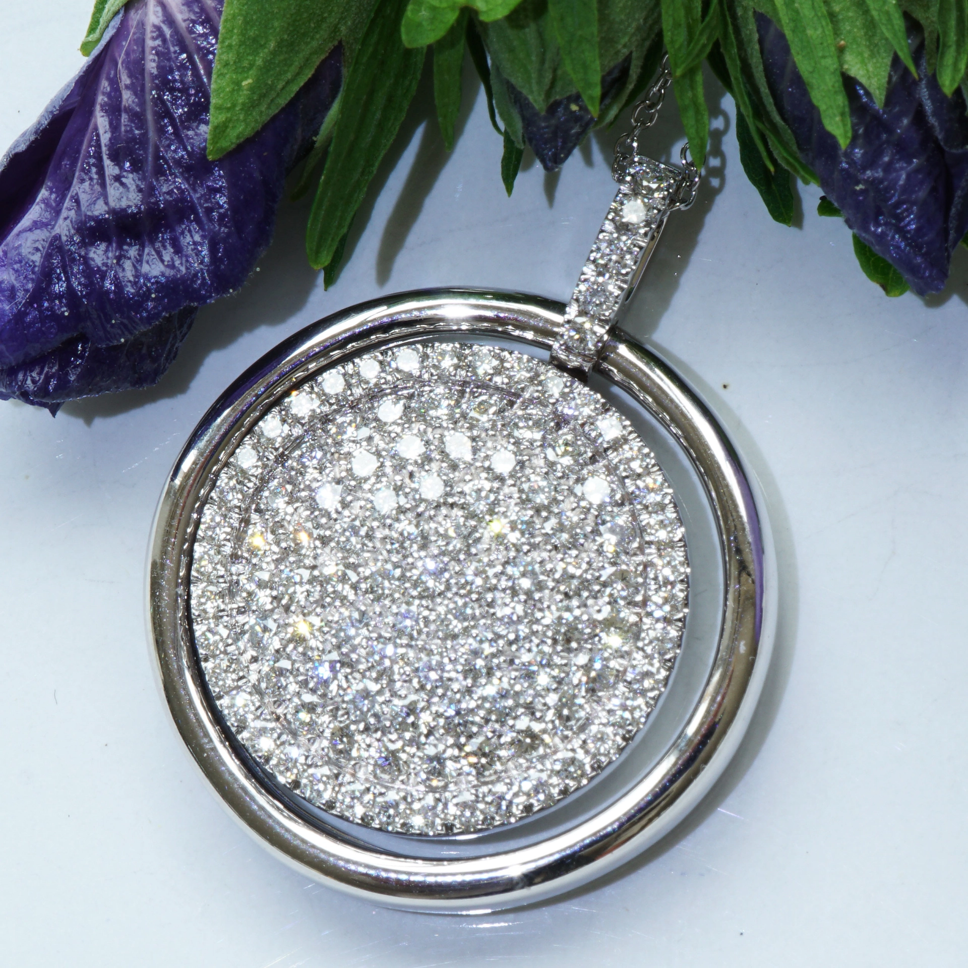 High Quality of Diamonds and a Special Workmanship makes a marvelous Piece of Jewelry