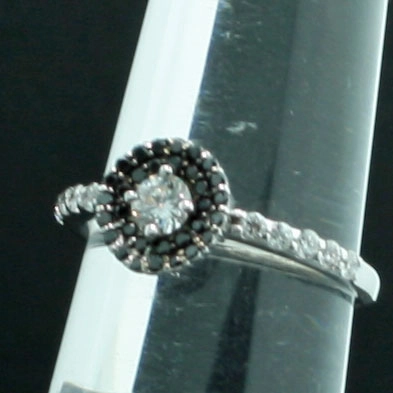 Brillant-Ring, 750er-Weißgold mit schwarzen und weißen Vollschliff-Brillanten