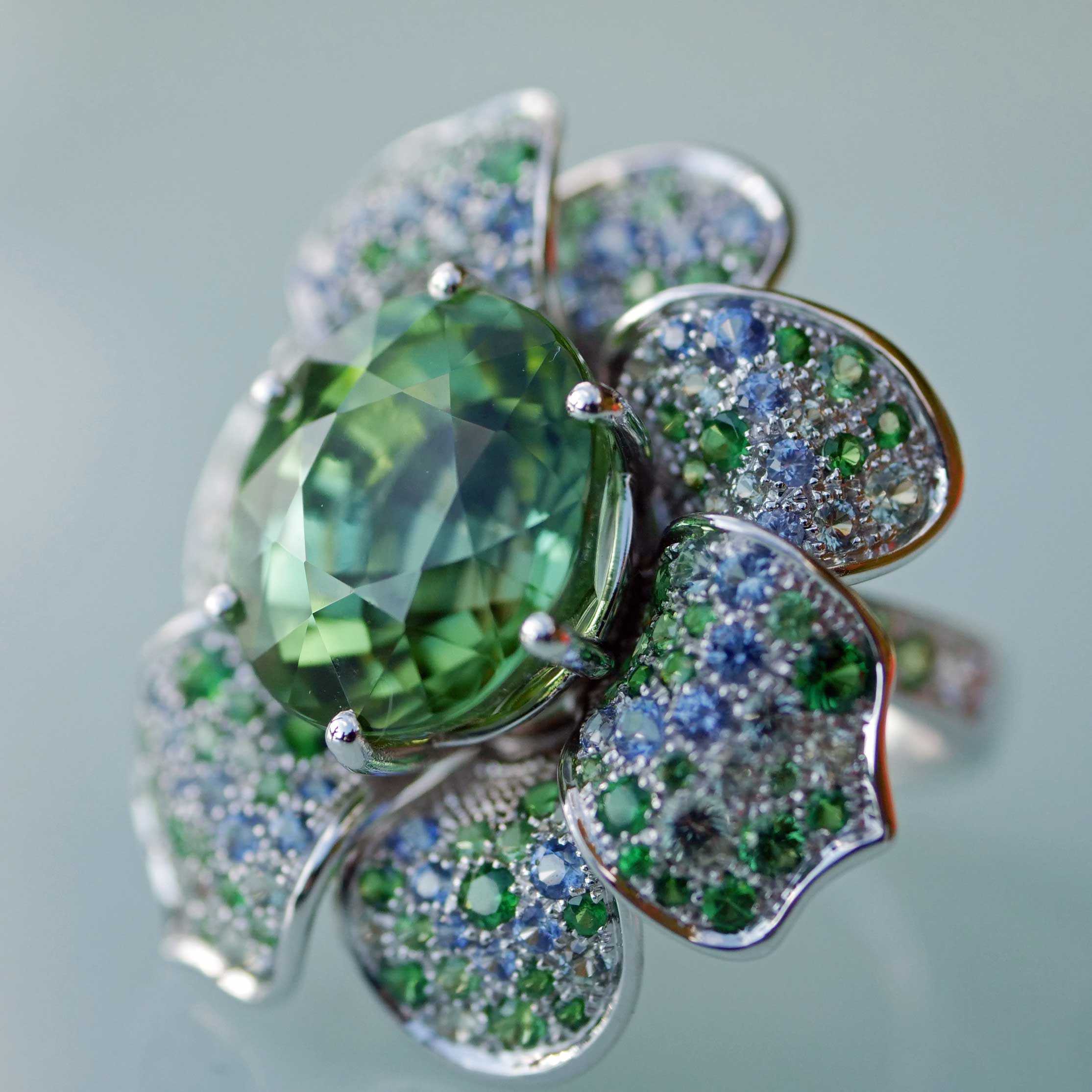 Tourmaline Sapphire Tsavorith Blossoms Ring 750 White Gold... from the famous Jaba mine in Afghanistan 13.65 ct