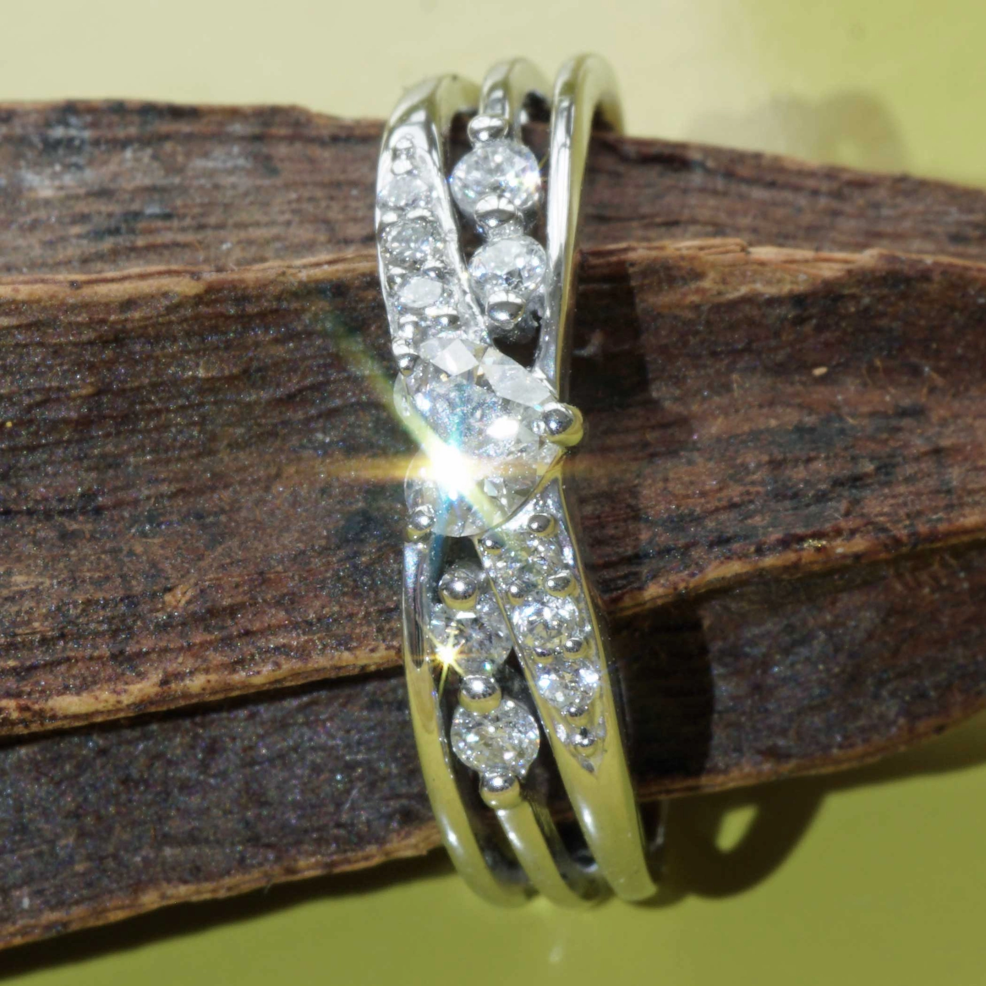 Heart Diamond Platinum Ring TW VVS beautiful solid Design 19x8x3 mm