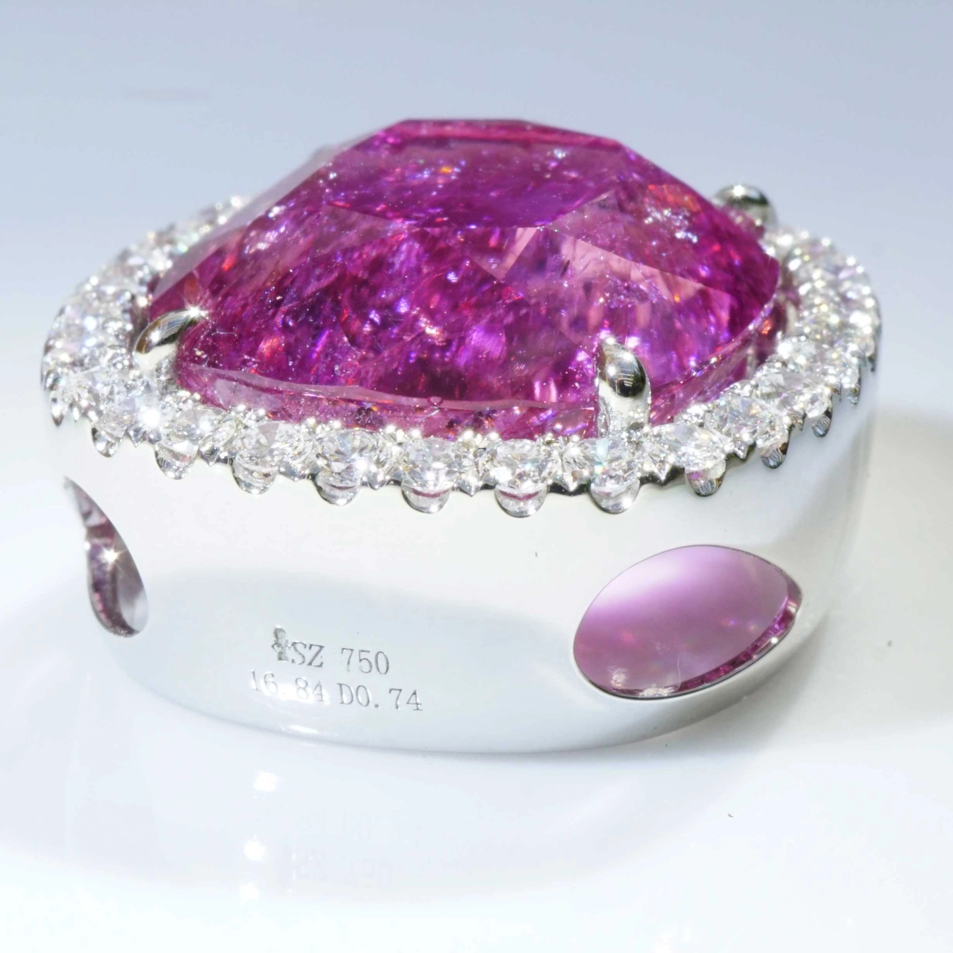 Copper Rubelithe 16.84 ct pink-redish Brilliant Pendant 18 kt White Gold...amazing Color