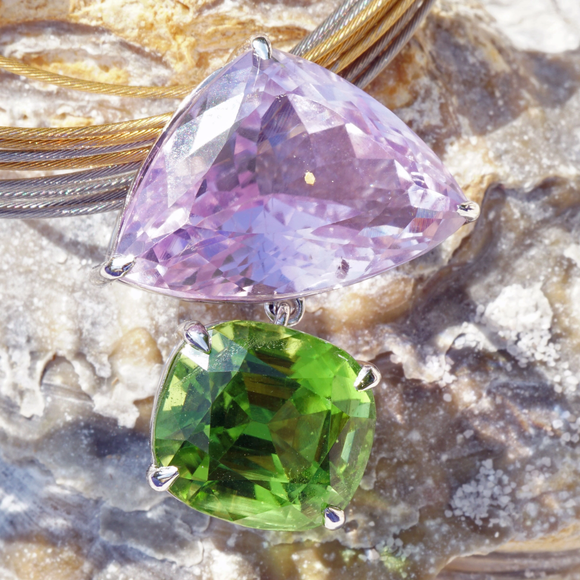 Pendant with mint green peridot of 11 x 10 mm, 6.62 ct, AAA, Afghanistan, cushion shape, and  pink bluish kunzite of 20 x 30 mm