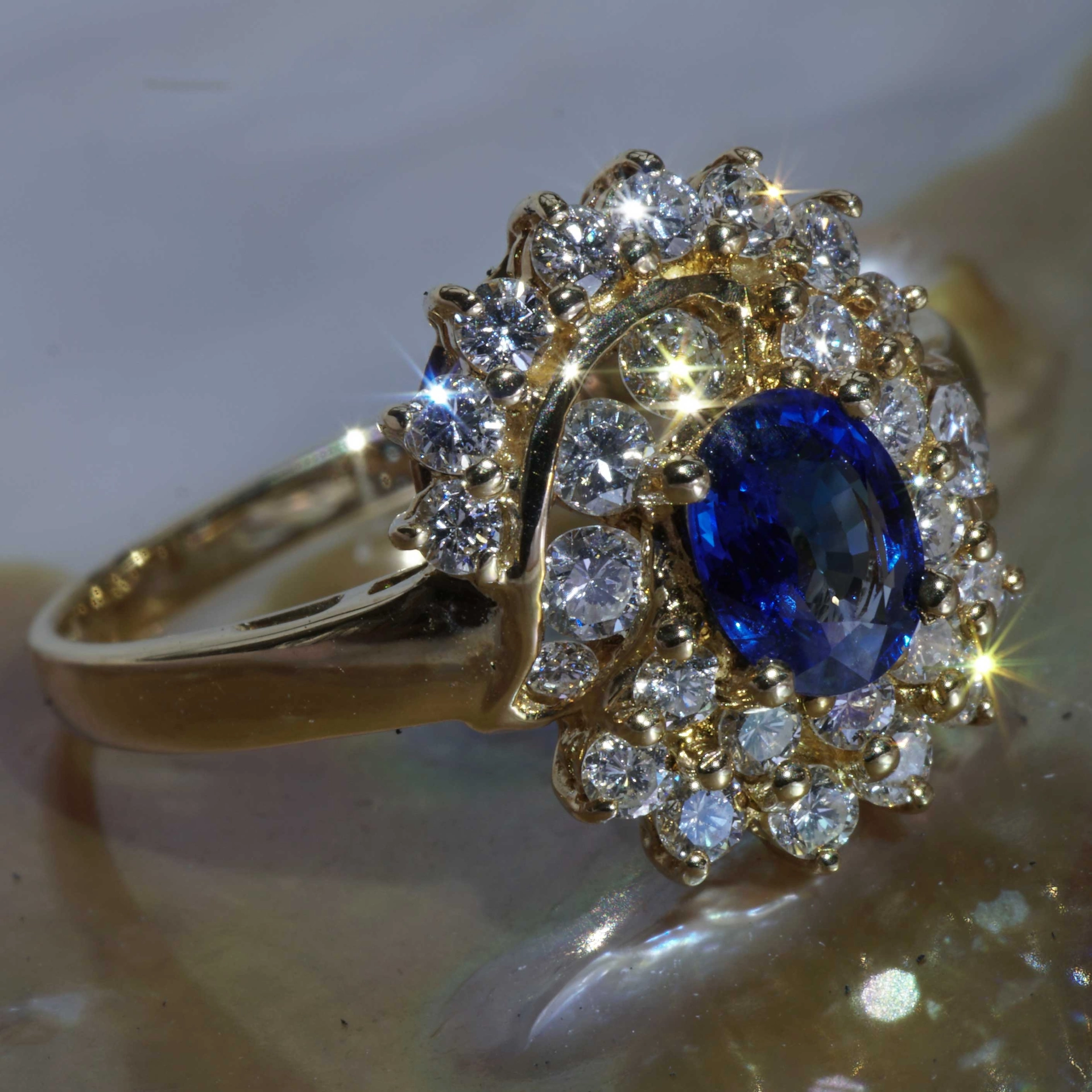 Sapphire Brilliant Ring 18kt Yellowgold 0.53 ct 0.65 ct wonderful royal Blue