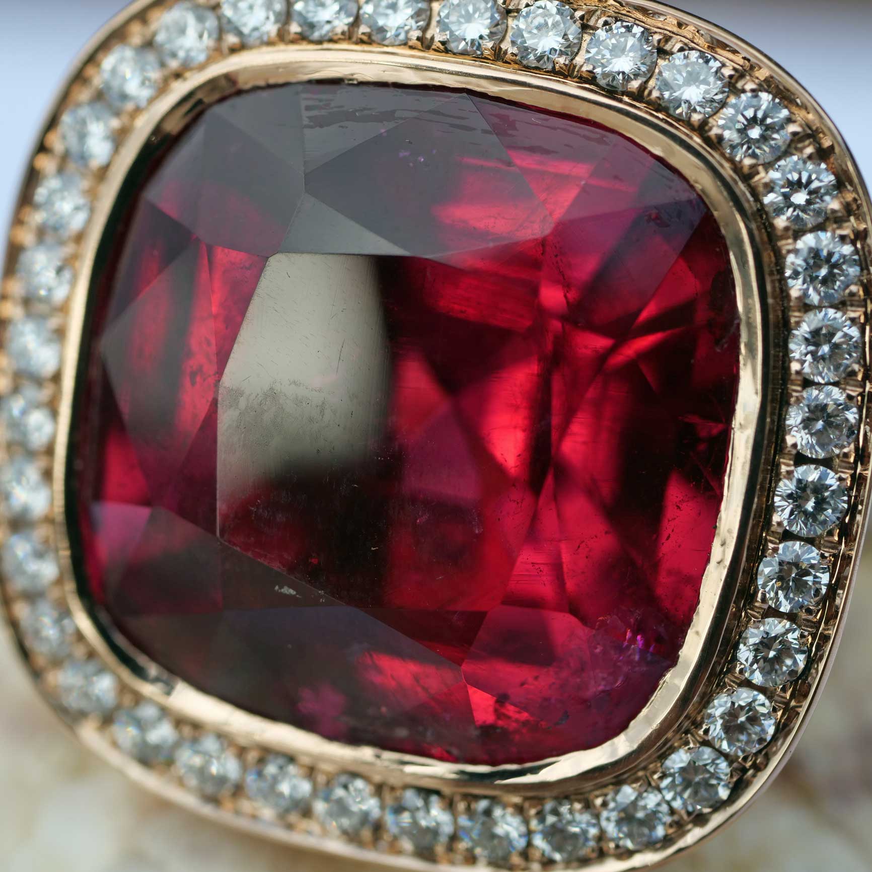 Rare Rubellite Brilliant Ring from Afghanistan 23.10 ct red-pink Exception of Luminosity AAA+