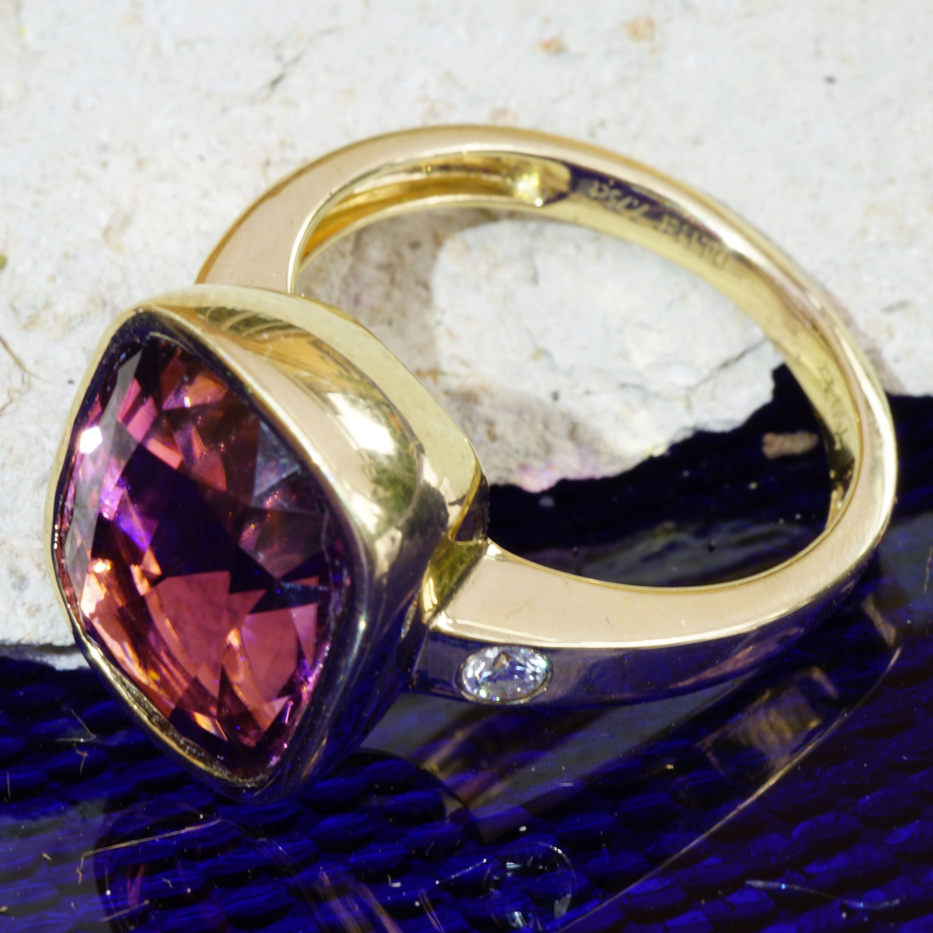 Kunar Mine Tourmaline Brillant Ring.....exceptional Color Deep Pink...18 kt Yellowgold