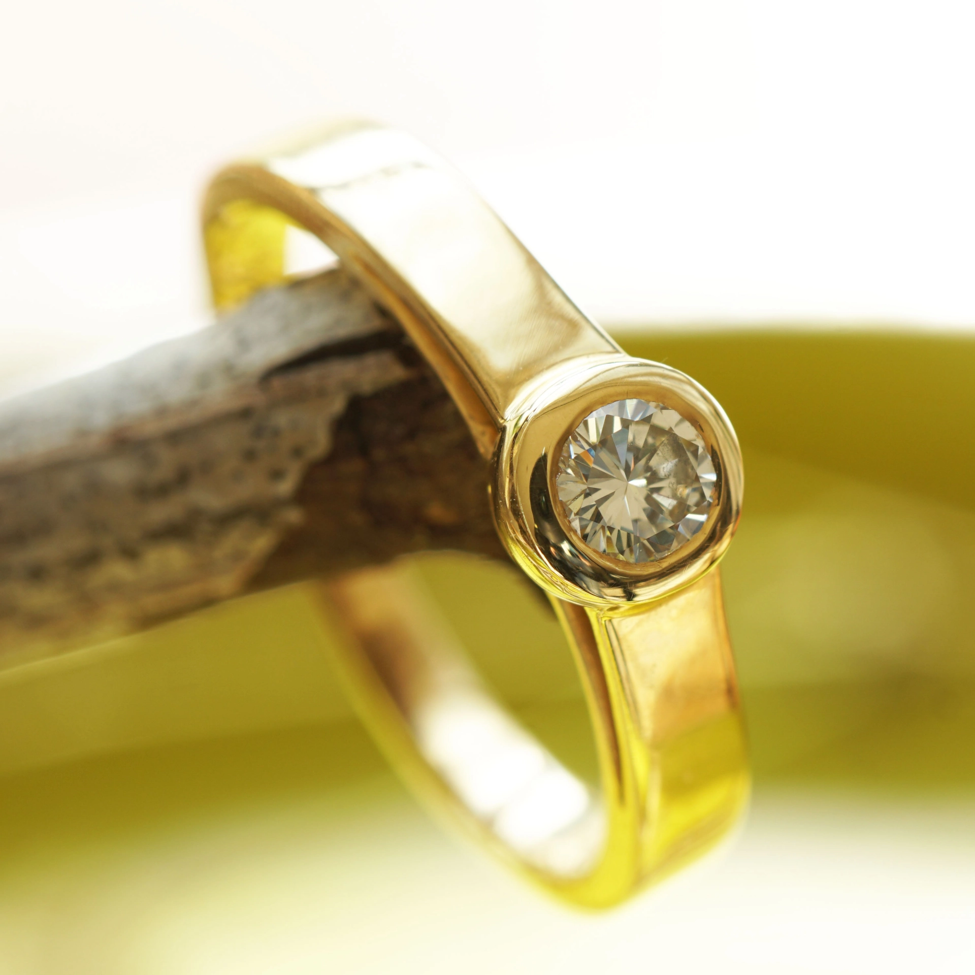 Solitaire Brilliant Ring 0.23 ct TCR VVS2 750 Yellowgold 3.9 mm D. Great Brilliance