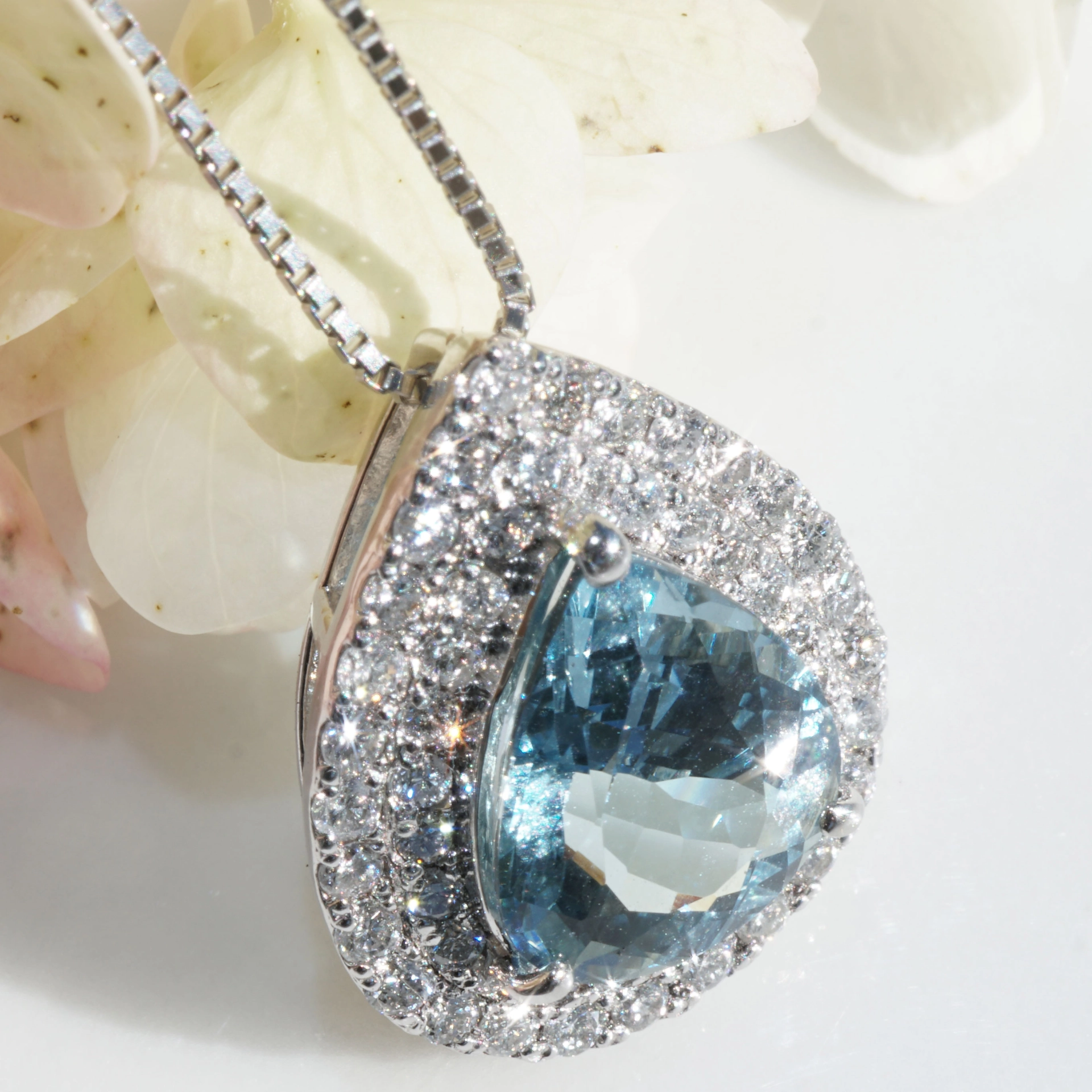 Santa Maria Aquamarin Brilliant Pendant 2.73 ct  950 platinum 0.63 ct Rare Color
