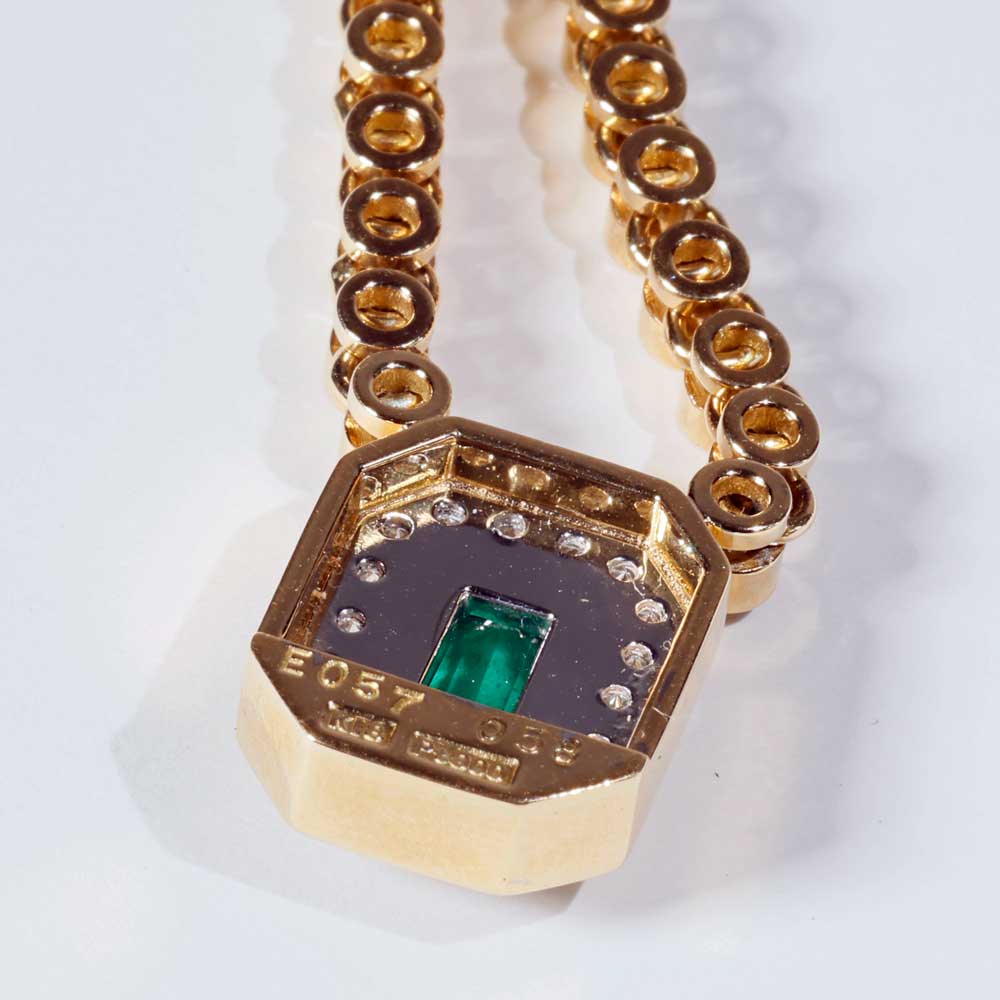 Emerald Platinum Necklace as a classic... beautiful and elegant...0.58 ct