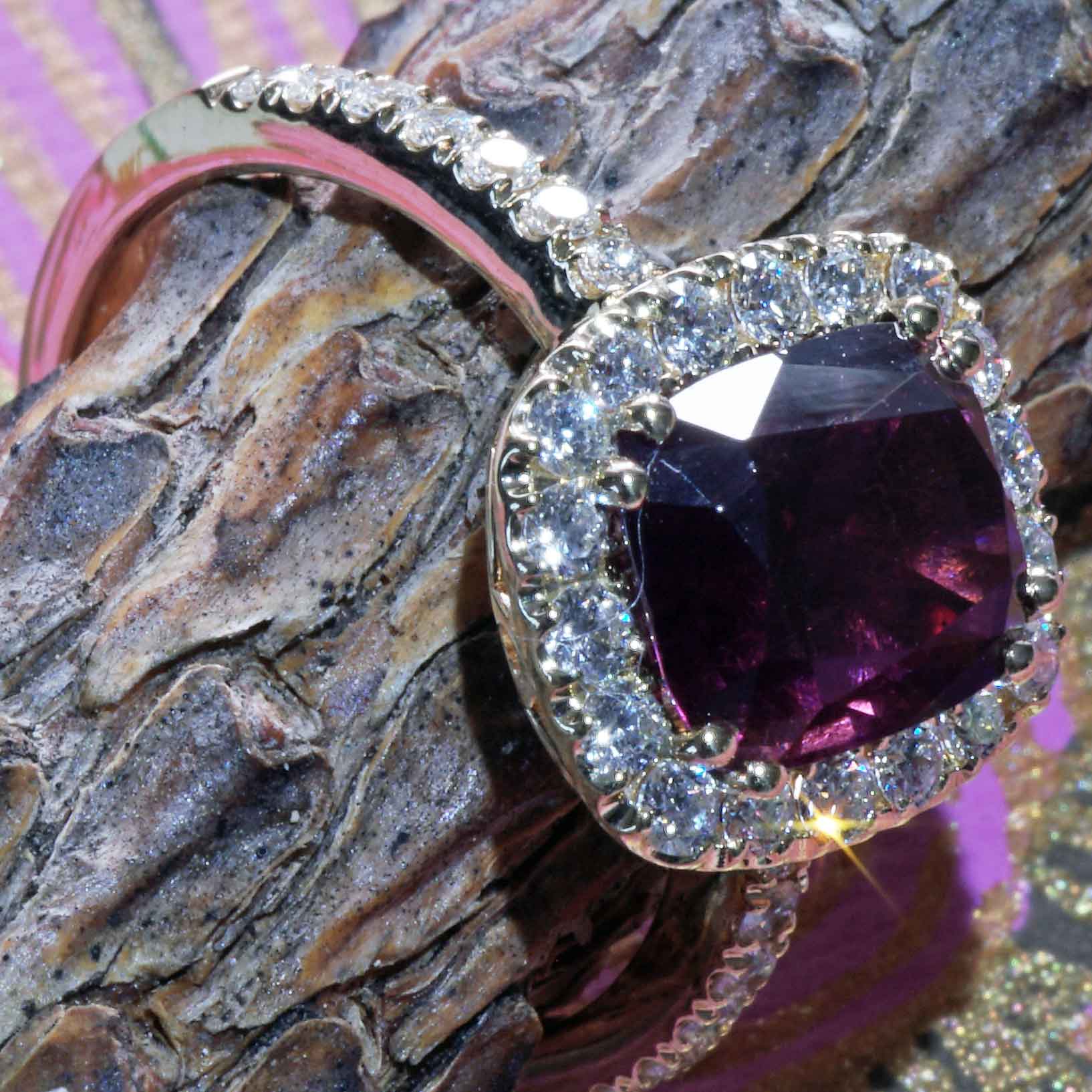 Rhodonite Brilliant Ring 3.34 ct 0.55 ct 750 Yellow Gold... more beautiful than the most expensive Ruby Ring