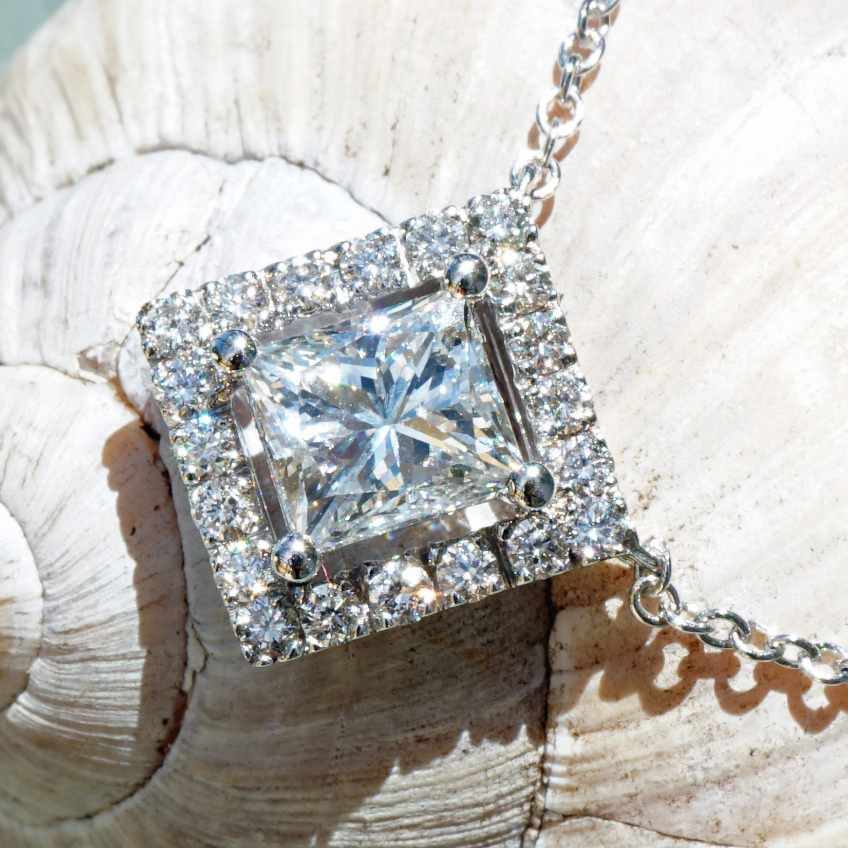 Prinzess Diamant Collier in 750er Weissgold 0.92 ct TW VVS
