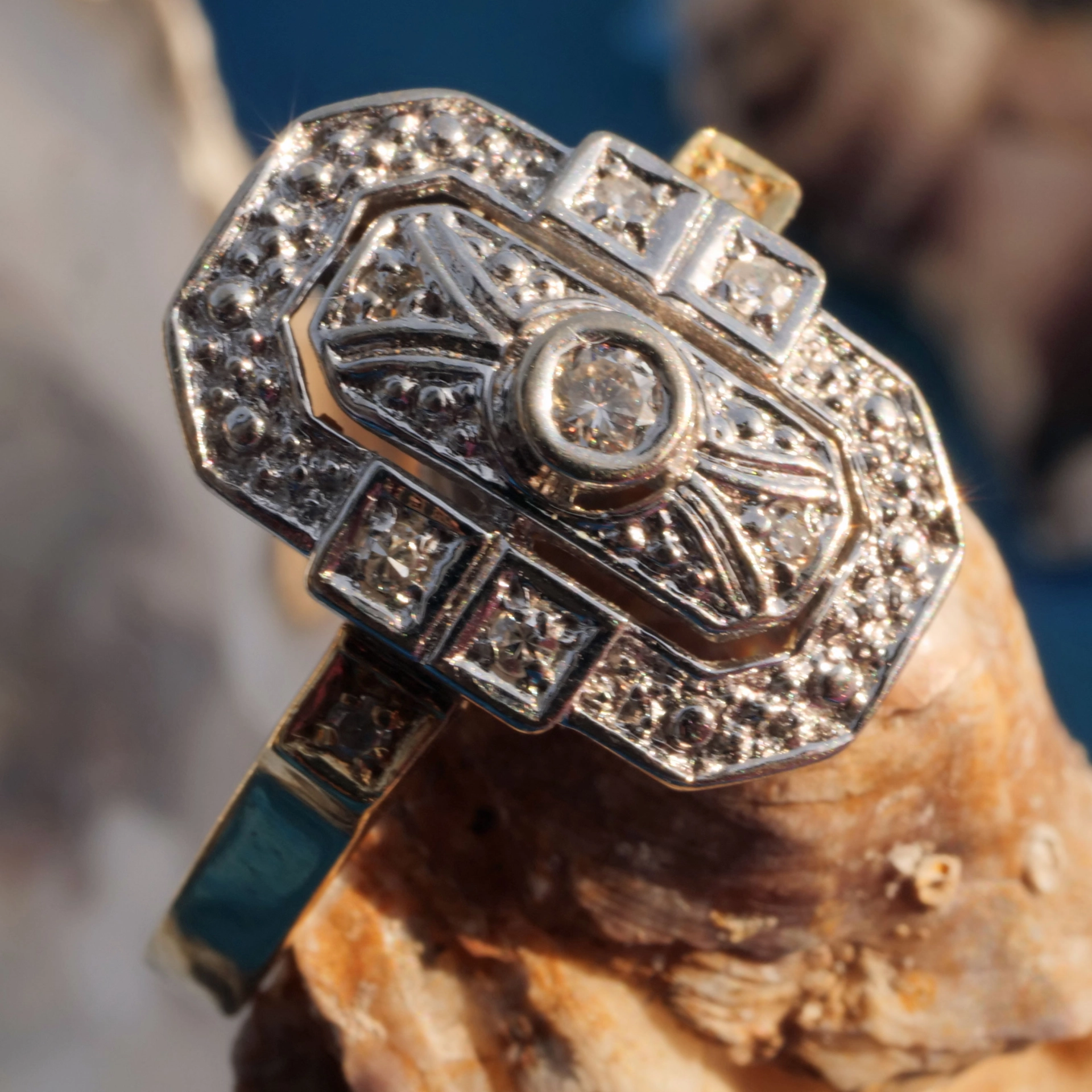 Art Deco Style Ring Diamonds total 0.11 ct 14 kt Gold shiny surface