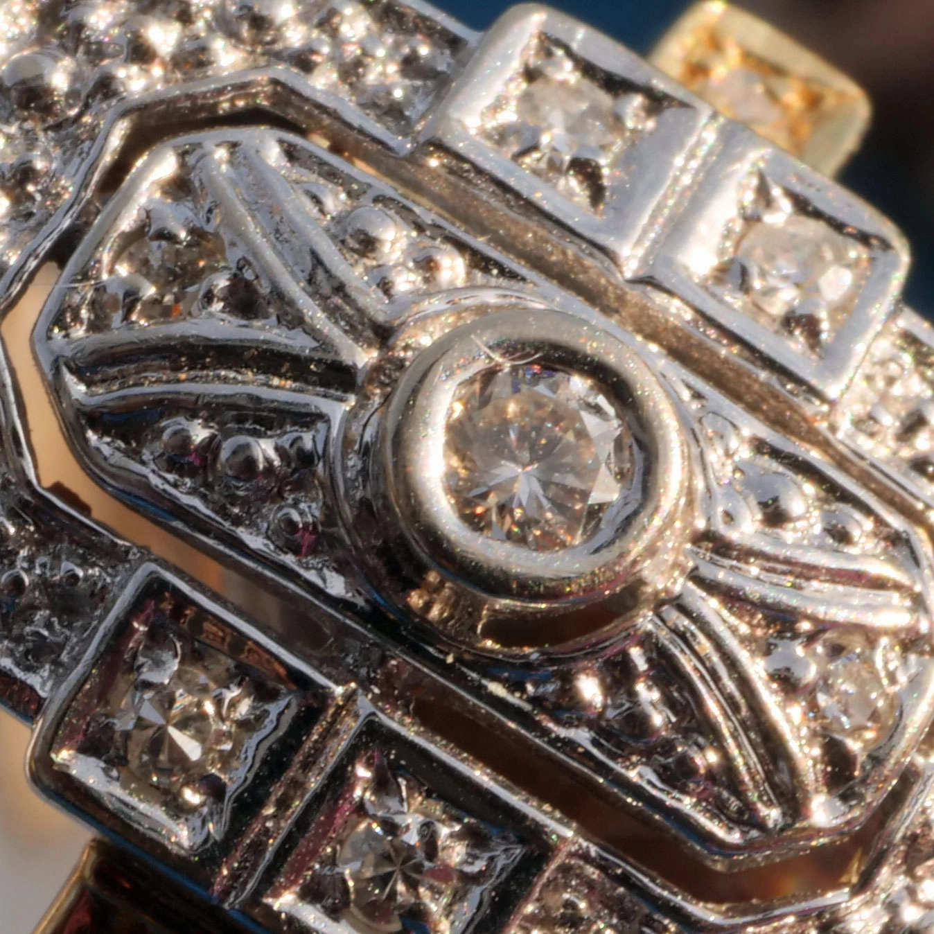 Art Deco Style Ring Diamonds total 0.11 ct 14 kt Gold shiny surface