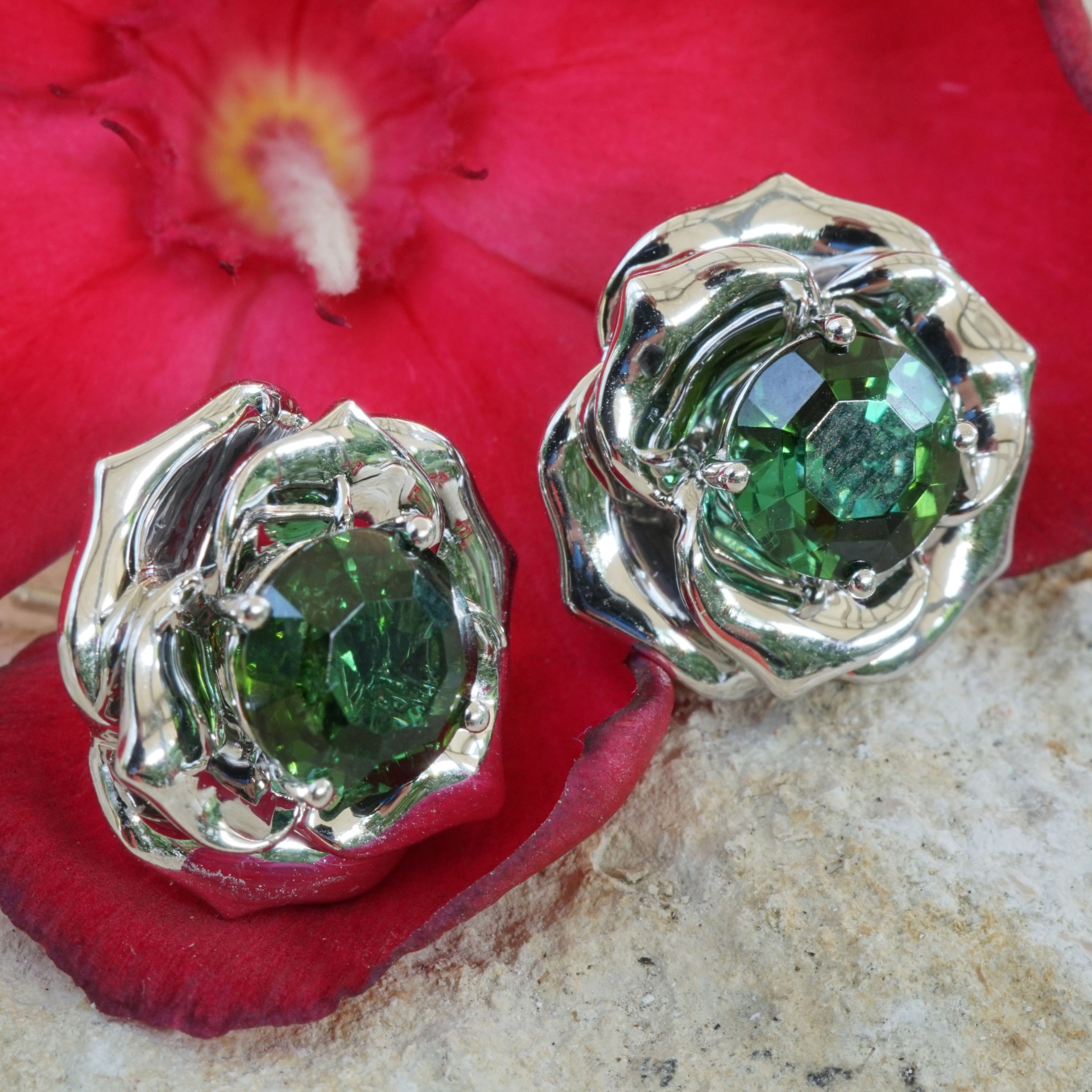 Tourmaline Earstuds 18 kt Whitegold......Amazing Color