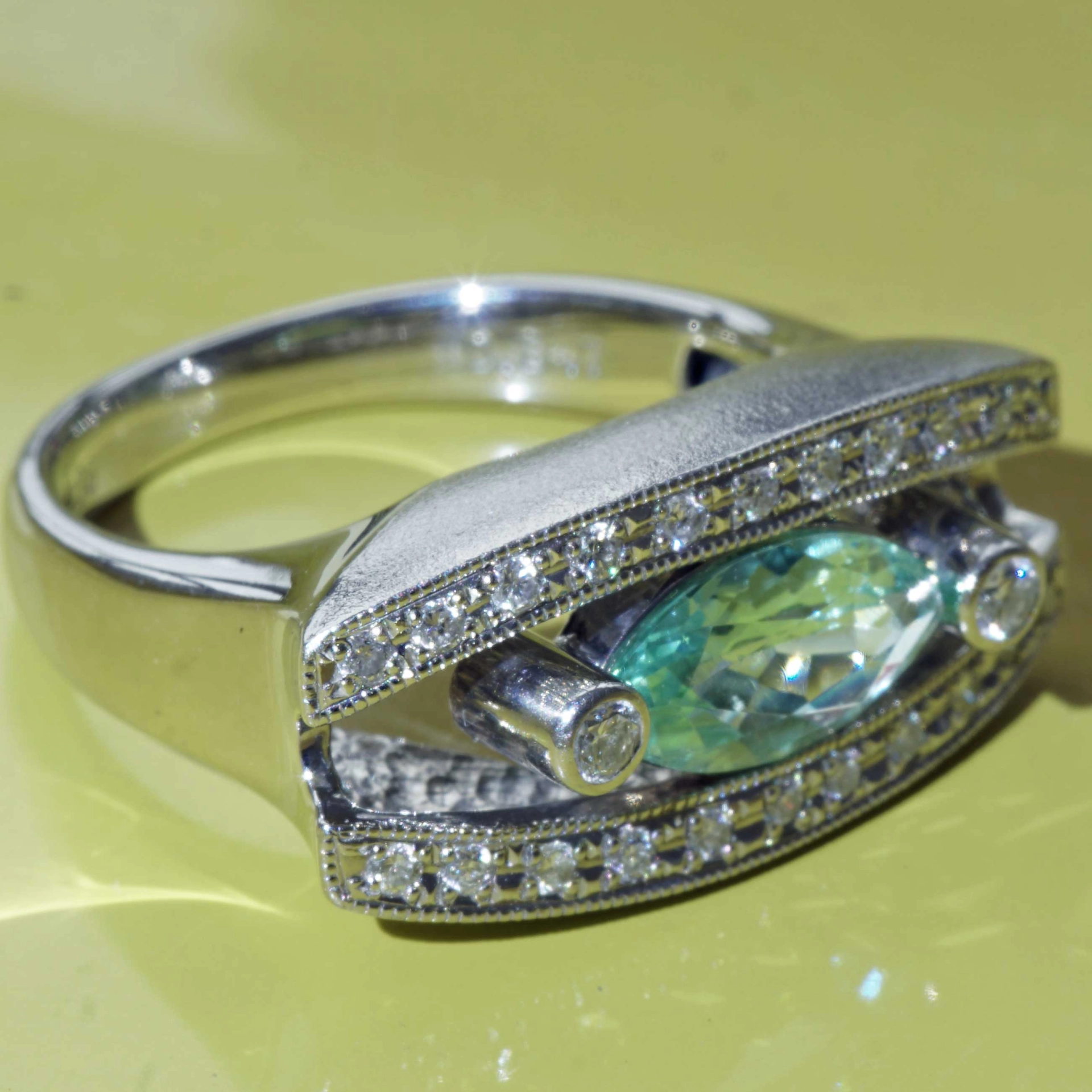 Paraiba Brilliant Ring 0.847 ct 0.28 ct Platinum almost eyeclear