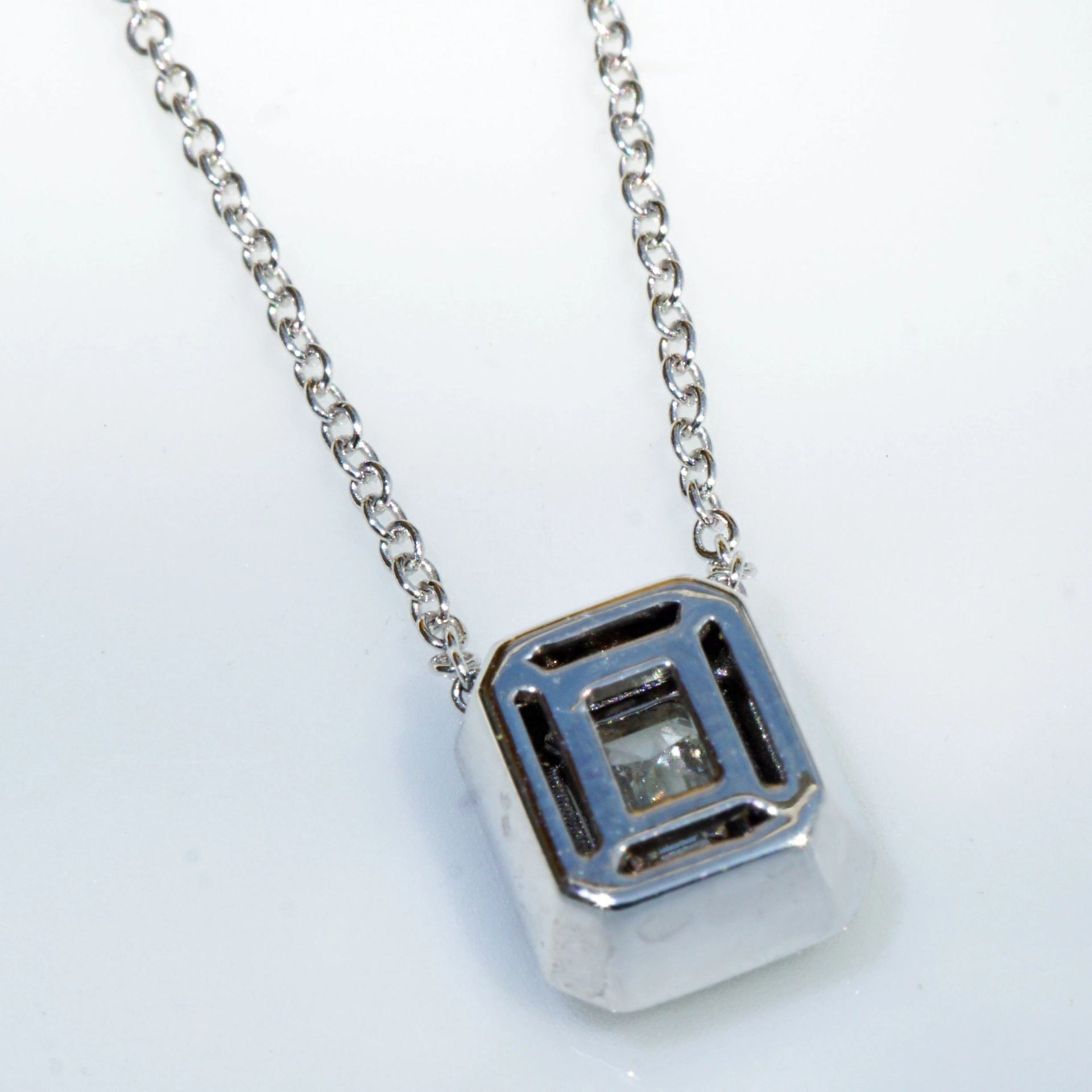 Diamond Emeraldcut Necklace GIA Certificate 0.30 ct River E VVS 18kt Whitegold