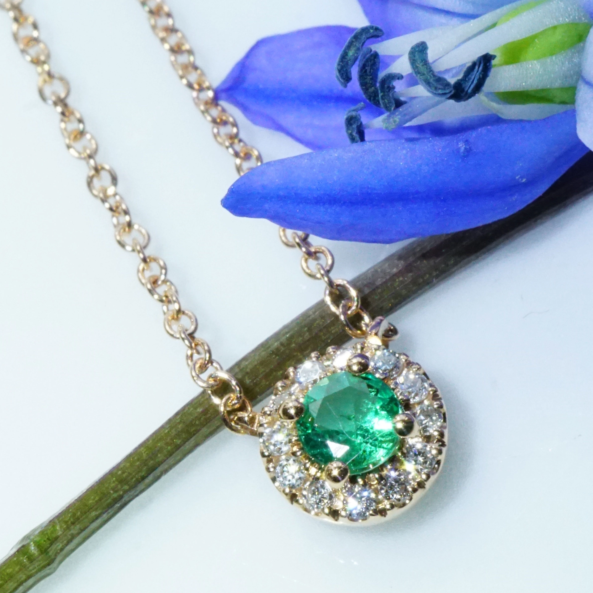 Emerald Brilliant Necklace 18 kt Rose Gold..the sweetest petit Necklace