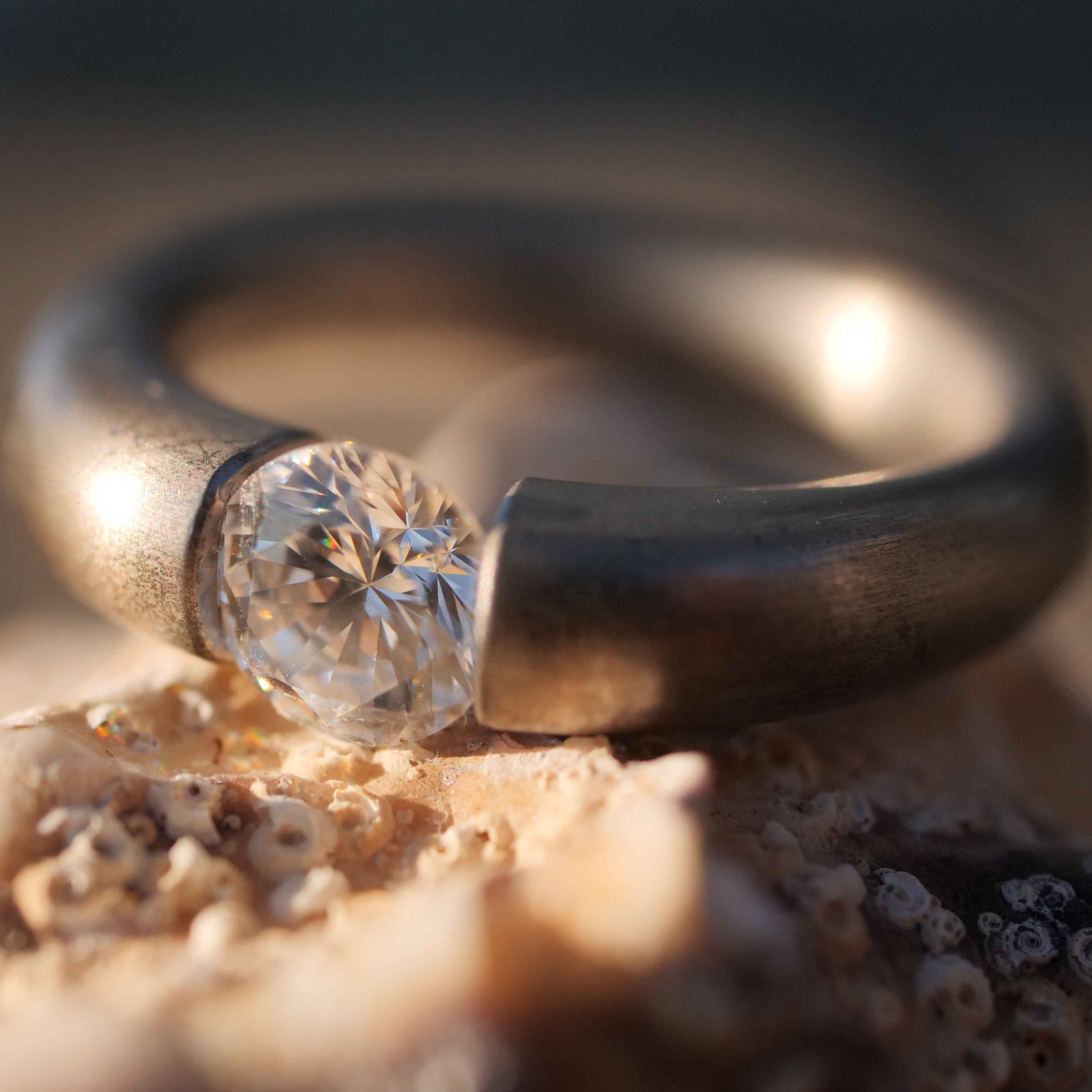 Niessing 0.50 carat zirconia tension ring 925 silver gray matt mint hallmarked as good as new