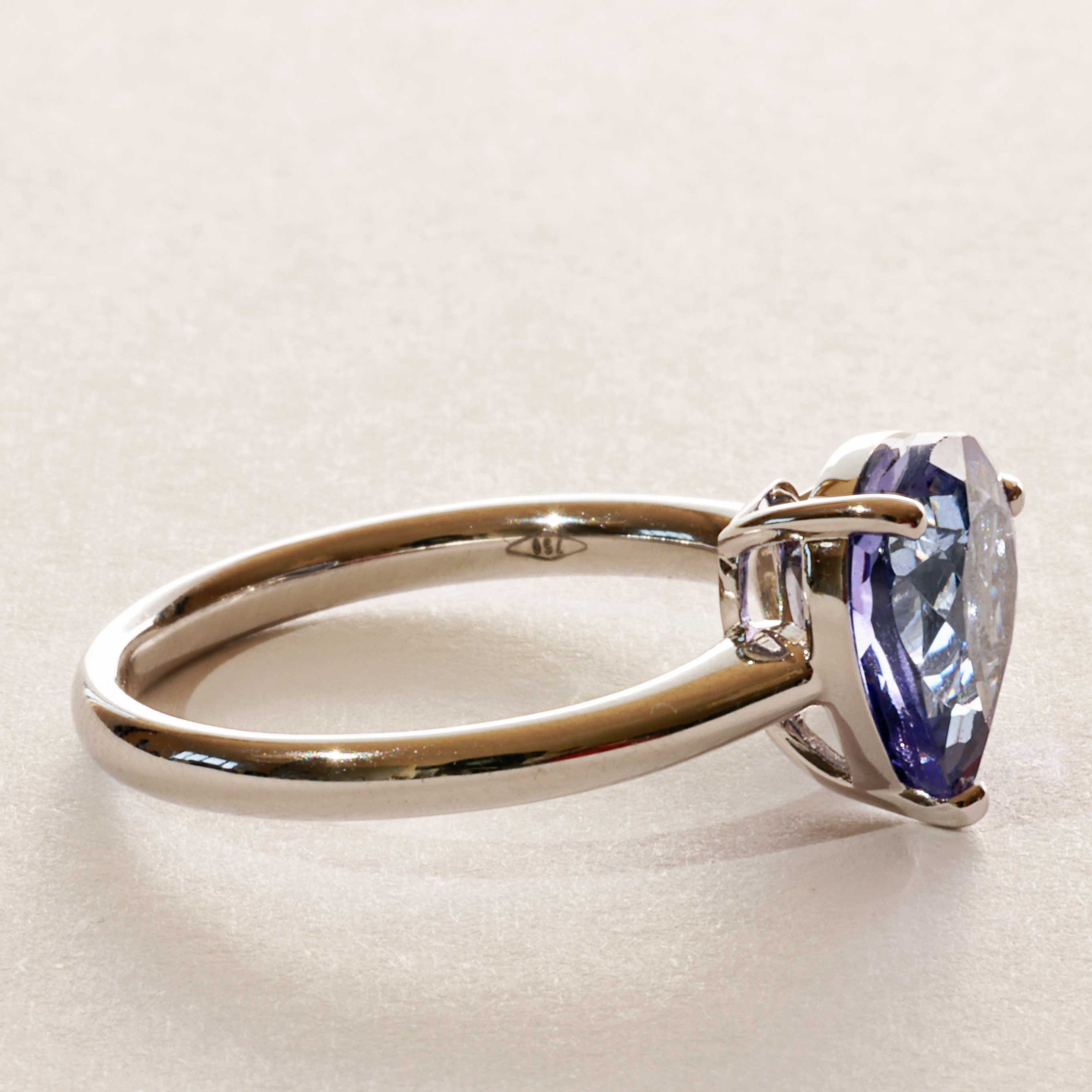 Tanzanite Brilliant Ring 750 White Gold 2.30 ct 0.42 ct great Design to combine as a Plug-in 