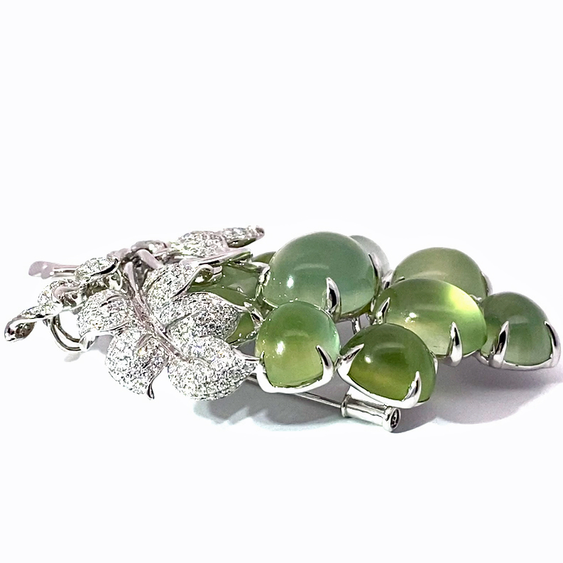 Wine Prehnite Brilliant Brooch with Pendant 750 White Gold 70 ct 2.19 ct TW / VVS-VS 