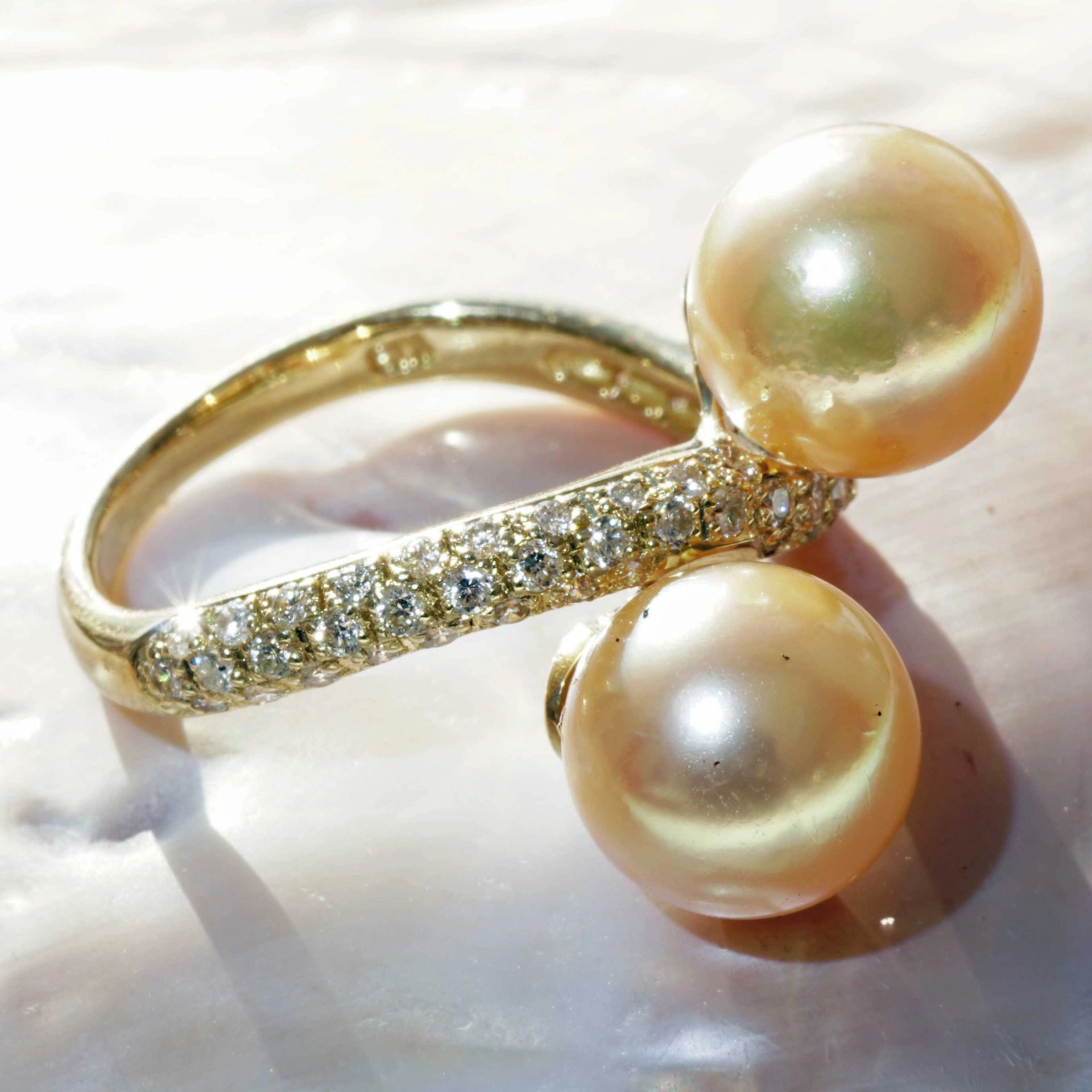 Southsea Pearl Brilliant Ring 18 kt Yellow Gold 0.51 ct W / VS-SI very elegant