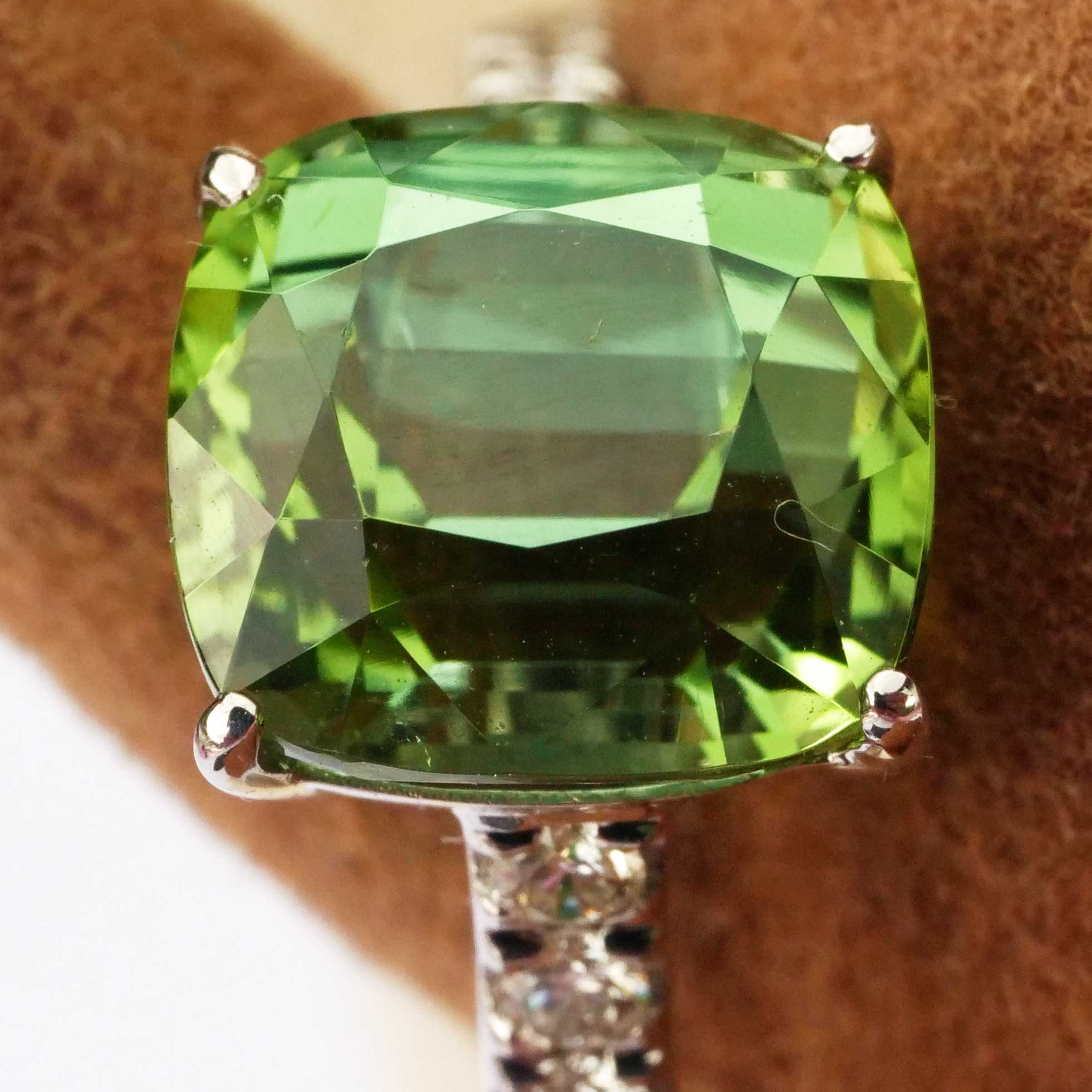 Lagun Green-Blue Tourmaline Brilliant Ring 750 White Gold 3.90 ct 0.27 ct Afghanistan Top Quality