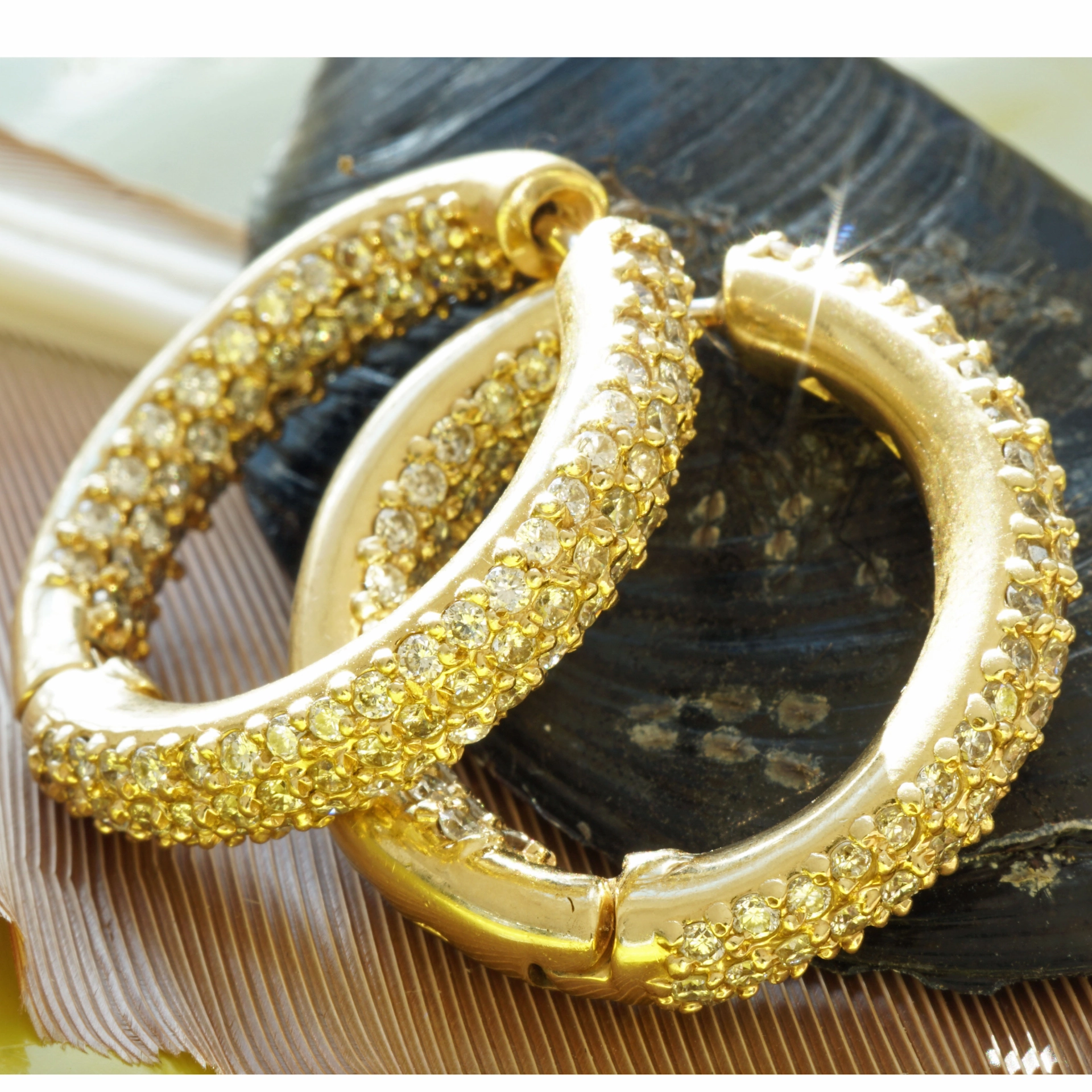 XXL Creoles with 190 Fullcut diamonds 3.80 ct..high, higher, highest