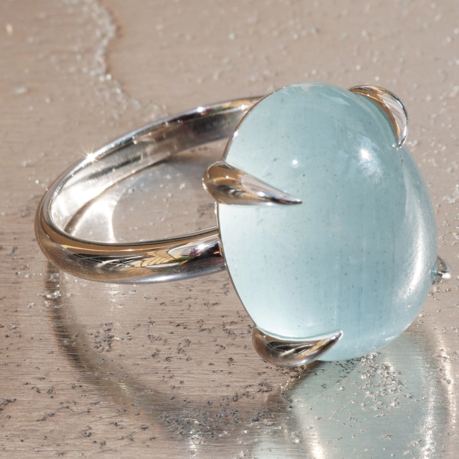 Aquamarin Ring 18 kt White Gold ...magic Light